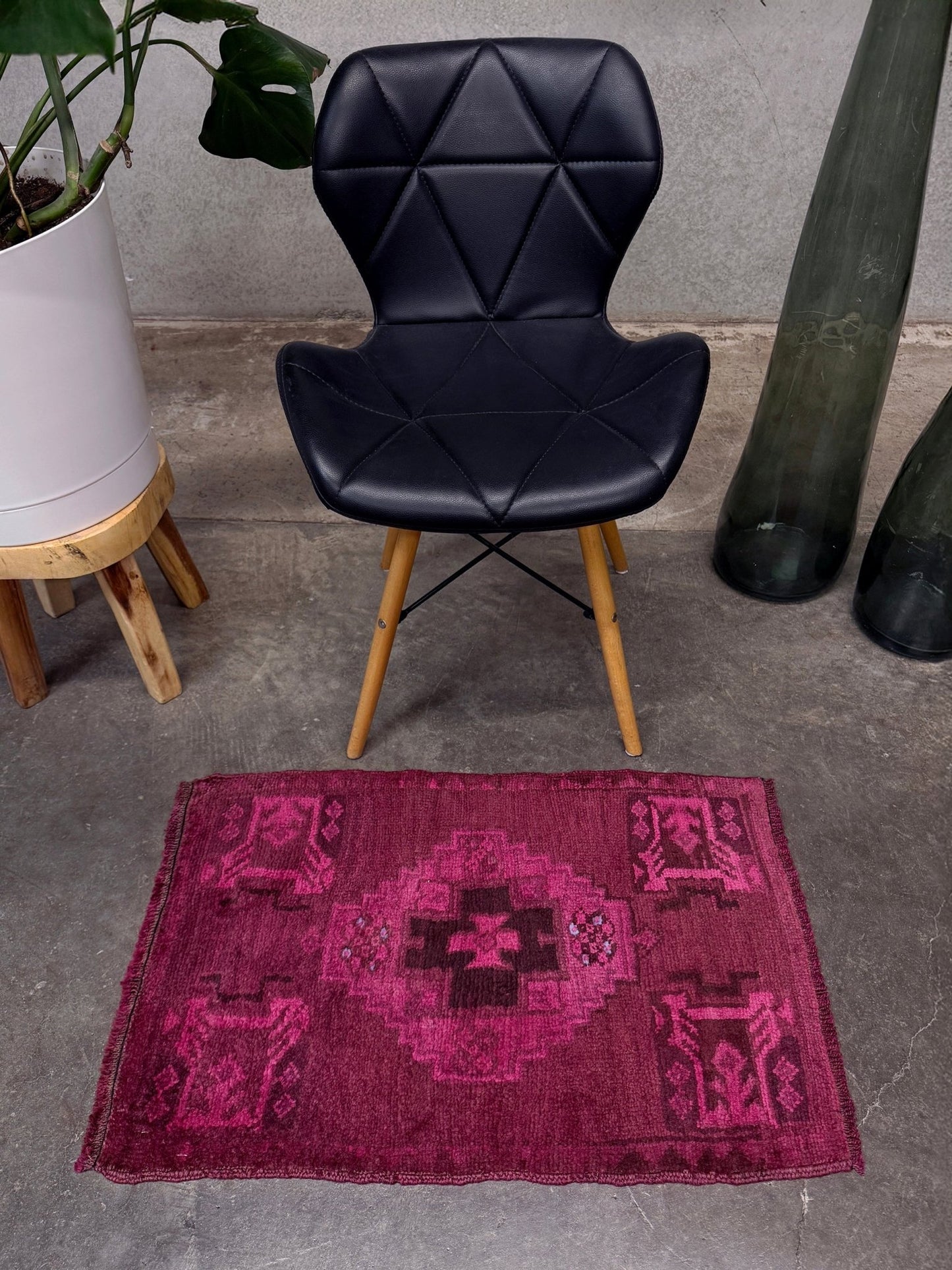 berry red pink Turkish mini rug with amaranth tones 20x30 hand-knotted wool rug for entryway bathroom bedside kitachen. From Indigo Rugs, Burlingame — the best rug shop in the San Francisco Bay Area. Free shipping.