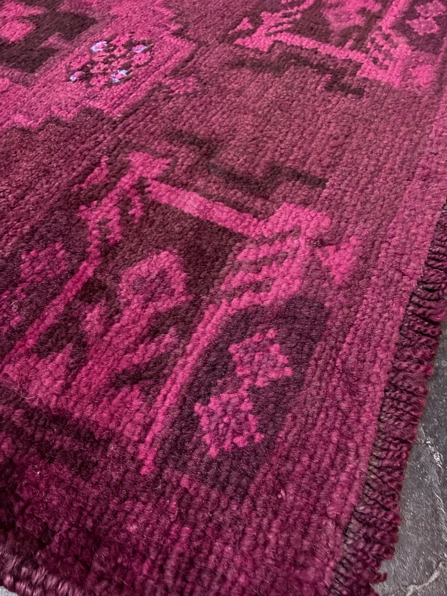 berry red pink Turkish mini rug with amaranth tones 20x30 hand-knotted wool rug for entryway bathroom bedside kitachen. From Indigo Rugs, Burlingame — the best rug shop in the San Francisco Bay Area. Free shipping.