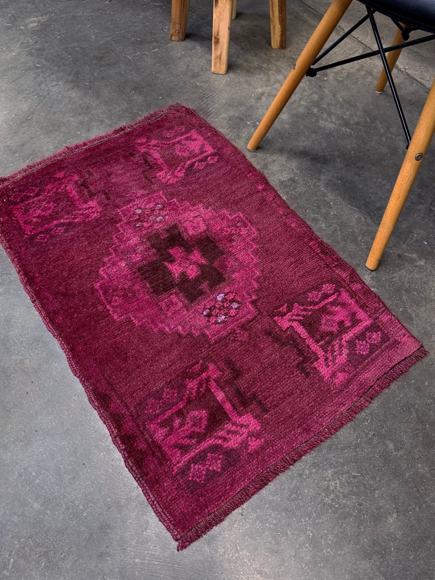 berry red pink Turkish mini rug with amaranth tones 20x30 hand-knotted wool rug for entryway bathroom bedside kitachen. From Indigo Rugs, Burlingame — the best rug shop in the San Francisco Bay Area. Free shipping.