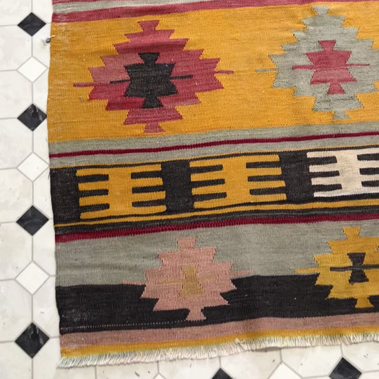 Navajo style Vintage Turkish Runner. Anatolian wool Rug. Oriental rug shop Berkeley Palo Alto Los Atos. Vintage rug shop san francisco bay area palo alto. Online rug shopp,ng free shipping to USA Canada toronto California. 