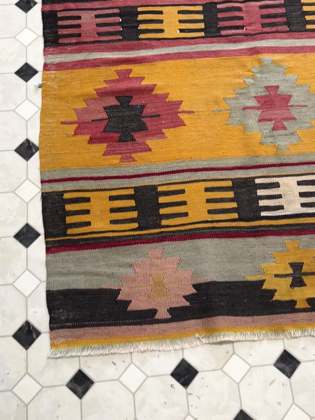 Navajo style Vintage Turkish Runner. Anatolian wool Rug. Oriental rug shop Berkeley Palo Alto Los Atos. Vintage rug shop san francisco bay area palo alto. Online rug shopp,ng free shipping to USA Canada toronto California. 