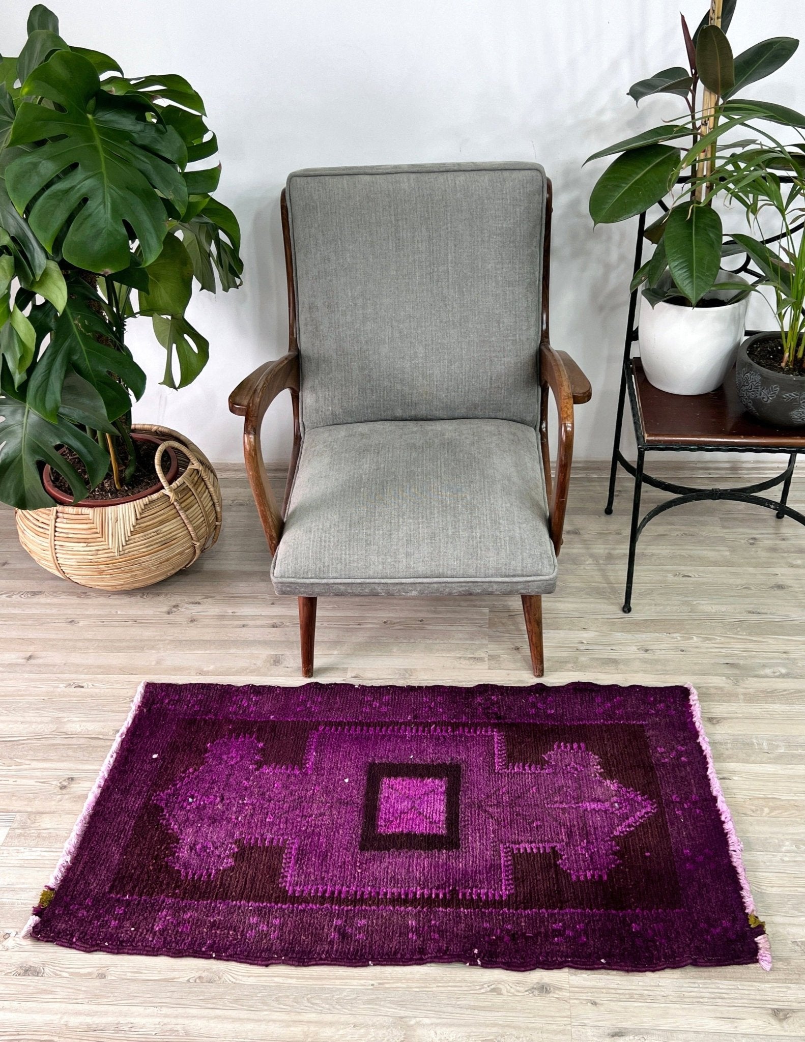 handmade wool turkish mini rug bathmat doormat. oriental Rug shop san francisco bay area.