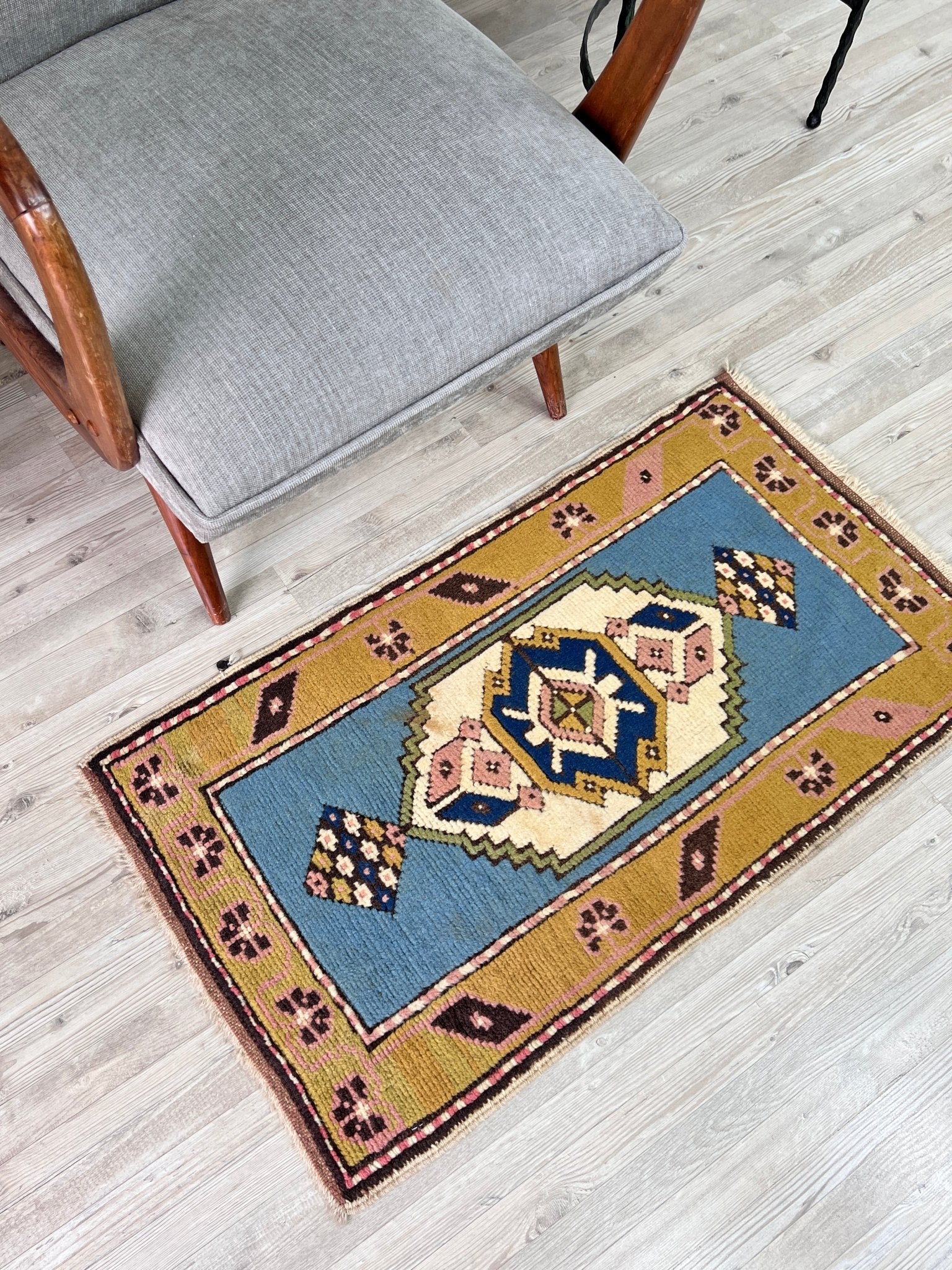 oriental rug shop palo alto berkeley san francisco bay area rug shopping california vintage mini rug wool bathmat doormat