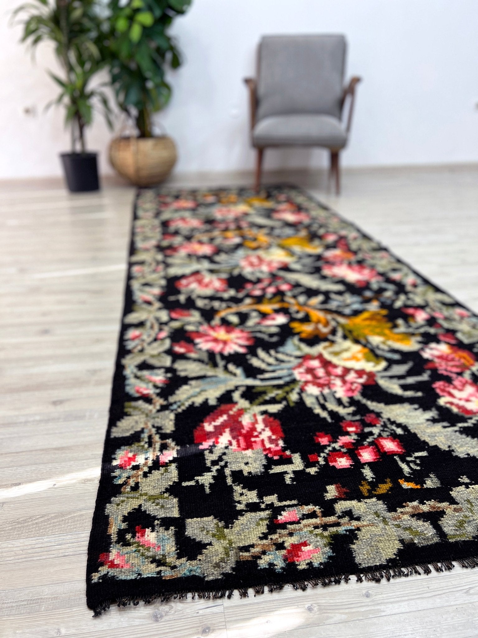 Moldovan rose runner kilim rug shop berkeley, palo alto. Buy kilim rug online free shipping. Oriental rug shop los altos.