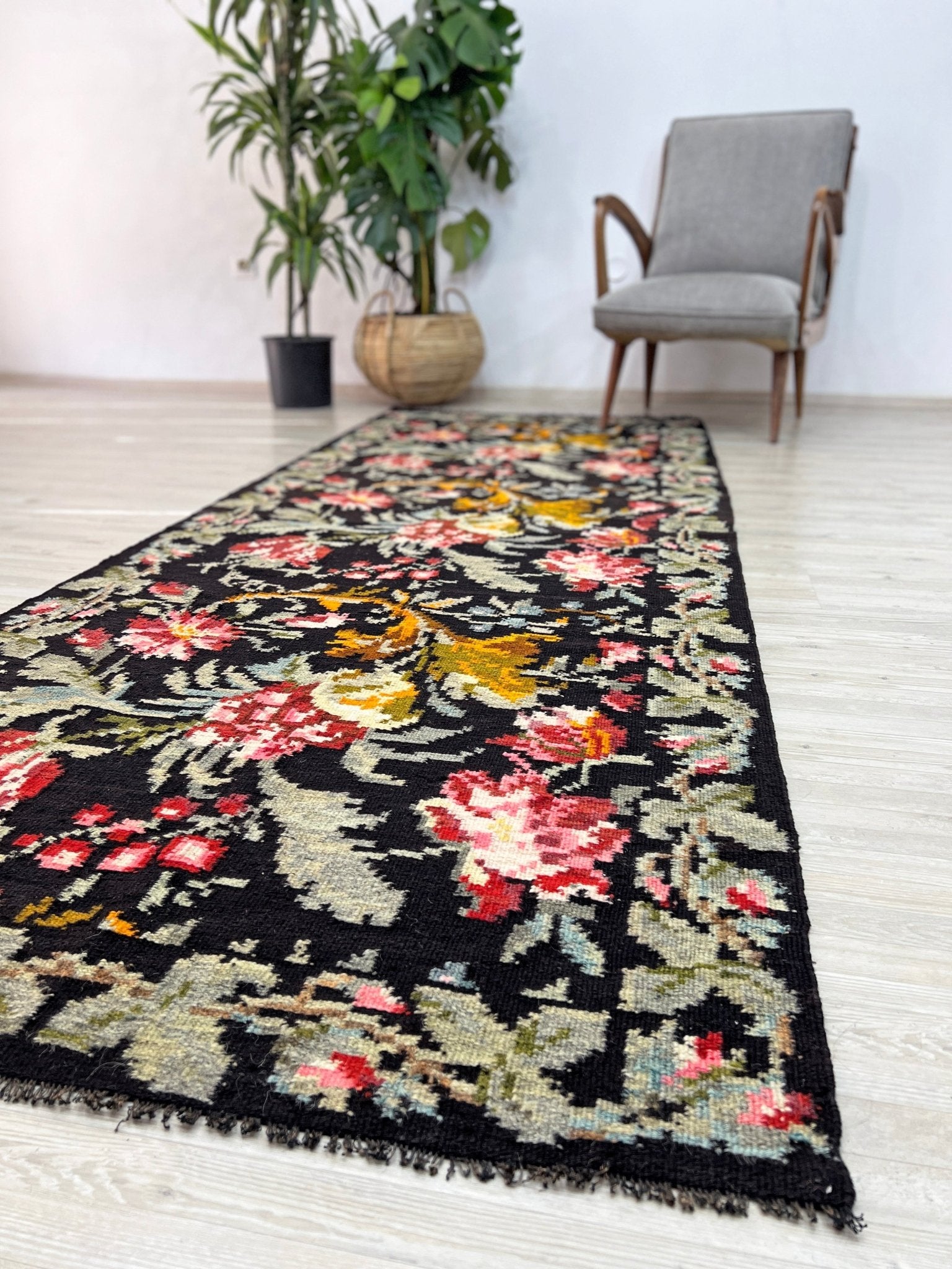 Moldovan rose runner kilim rug shop berkeley, palo alto. Buy kilim rug online free shipping. Oriental rug shop los altos.