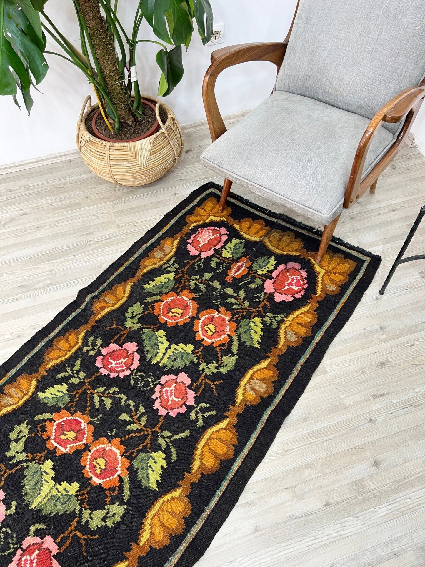 Moldovan rose runner kilim rug rug shop berkeley, palo alto. Buy kilim rug online free shipping. Oriental rug shop los altos.