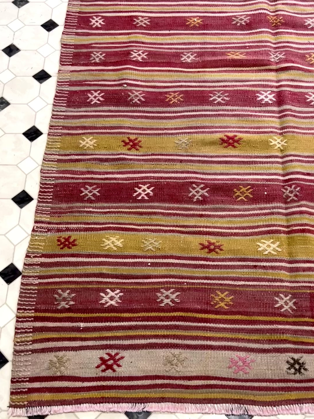 Pergamum Kilim Vintage Anatolian Rug. Turkish rug store berkeley los altos. Oriental rug shop los gatos, palo alto. Buy Turkish kilim rug online free shipping to US, canada, california, toronto.