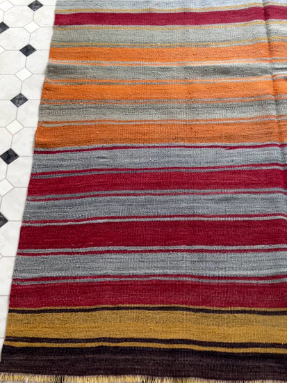 Navajo style Colorful Striped Turkish Rug. Flat weave Anatolian Kilim Rug. Vintage Rug store Berkeley Palo Lato. Oriental rug store los altos, los gatos Palo alto. Buy rug online free shipping to canada USA california rug shopping. 