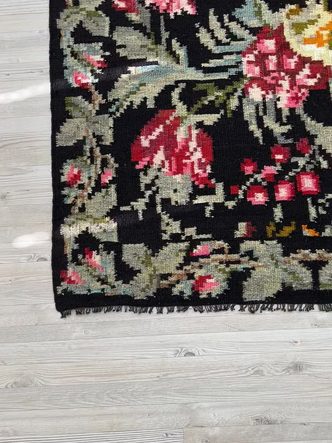 Moldovan Rose kilim runner. Vintage floral rug store Oriental rug shop palo alto san francisco bay area berkeley. Buy kilim online free shipping to USA and Canada. Rug shopping california