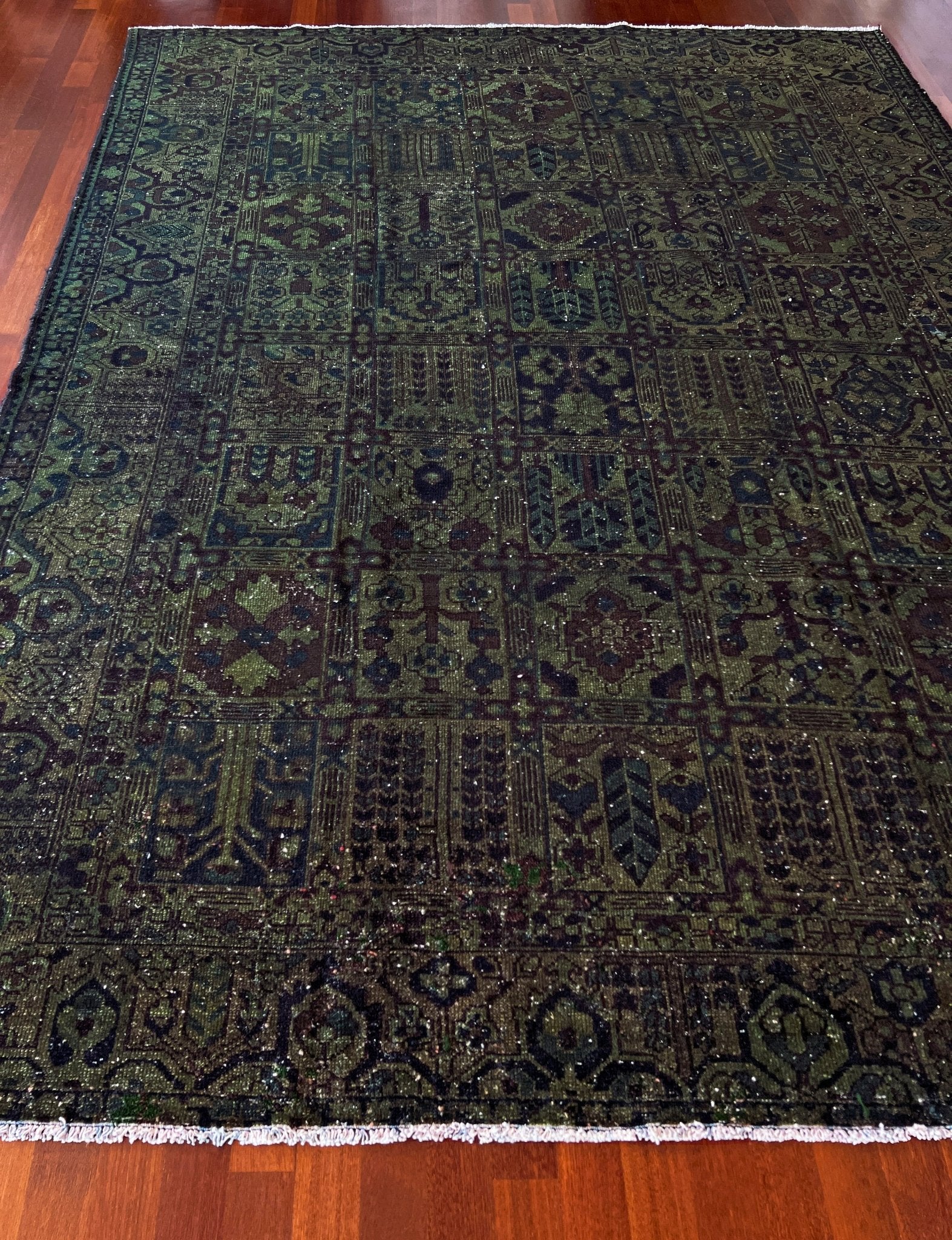 large Bakhtiari persian rug. Oriental rug shop SF Bay area. Handmade wool rug store palo alto los altos Berkeley.