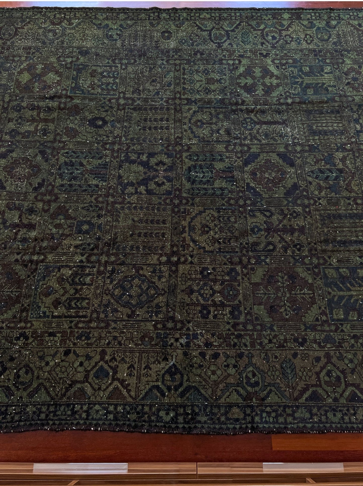 large Bakhtiari persian rug. Oriental rug shop SF Bay area. Handmade wool rug store palo alto los altos Berkeley.