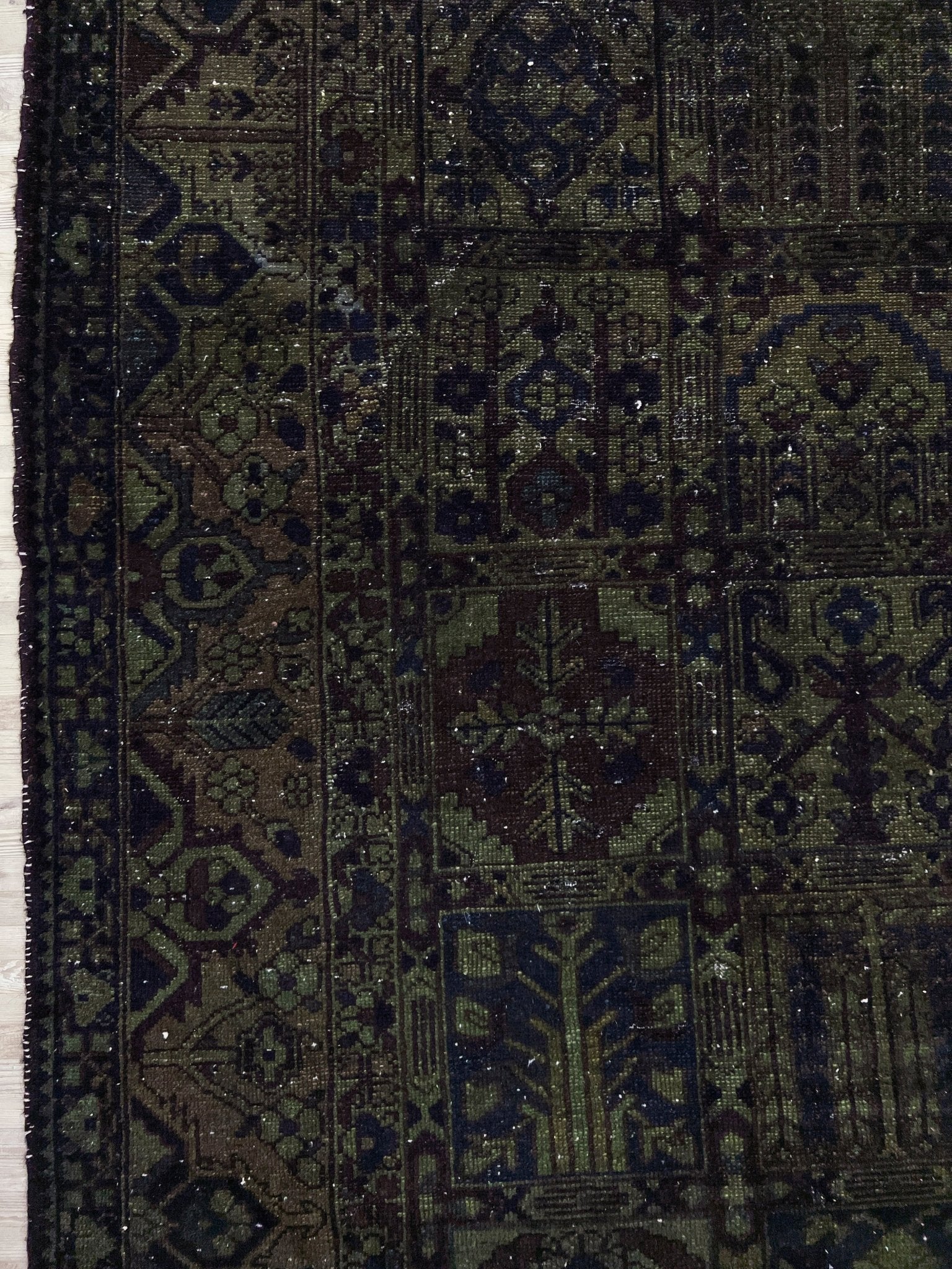 large Bakhtiari persian rug. Oriental rug shop SF Bay area. Handmade wool rug store palo alto los altos Berkeley.