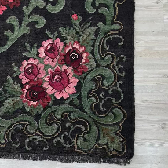 Moldovan rose kilim Area Rug for living room, bedroom or office. Vintage kilim shop berkeley canada san francisco los altos palo alto. Buy oriental rug free shipping to Canada and USA.