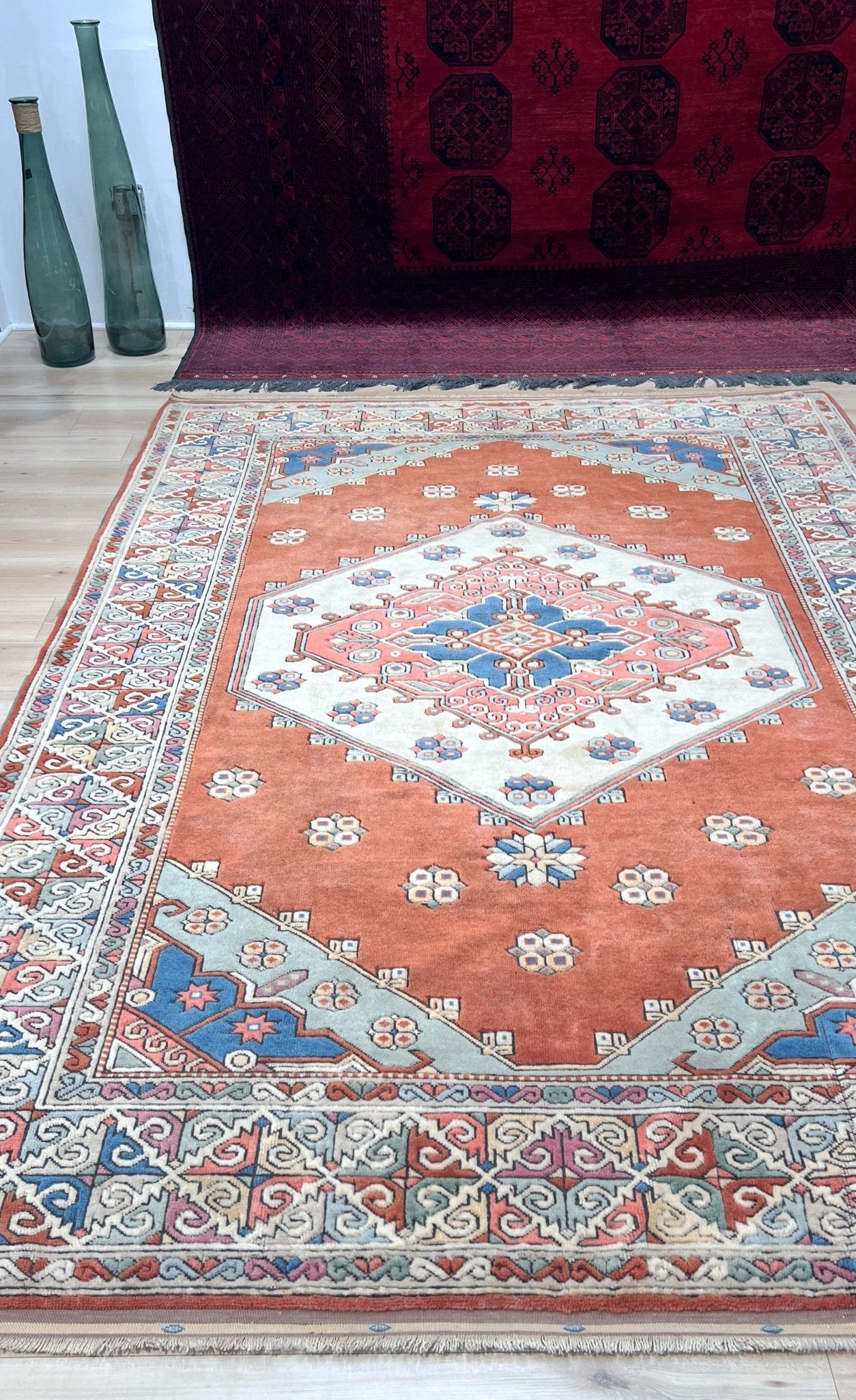 Vintage vibrant turkish rug for living room bedroom dining office. rug shop San Francisco Bay Area. Buy rug online