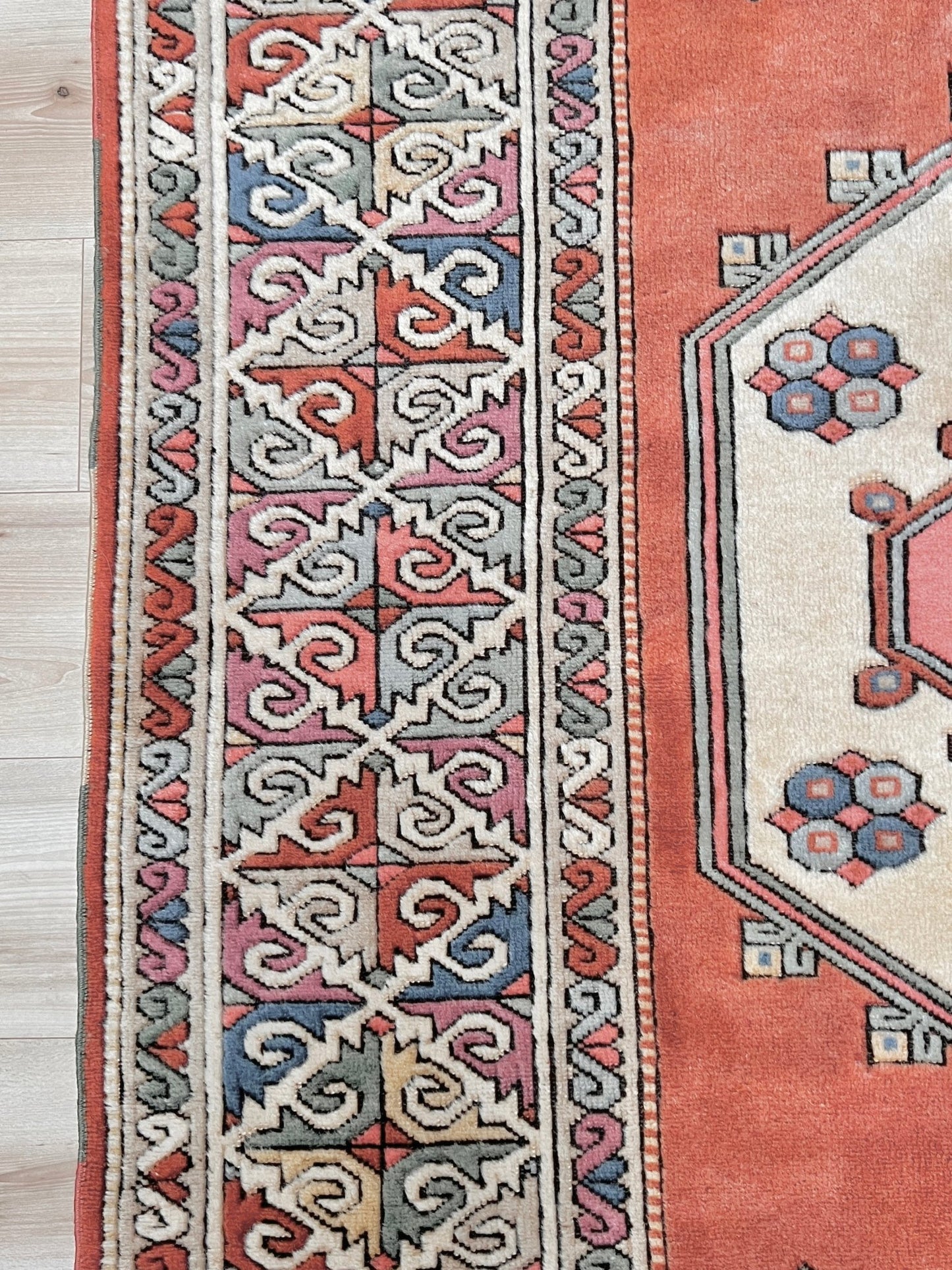 Vintage vibrant turkish rug for living room bedroom dining office. rug shop San Francisco Bay Area. Buy rug online