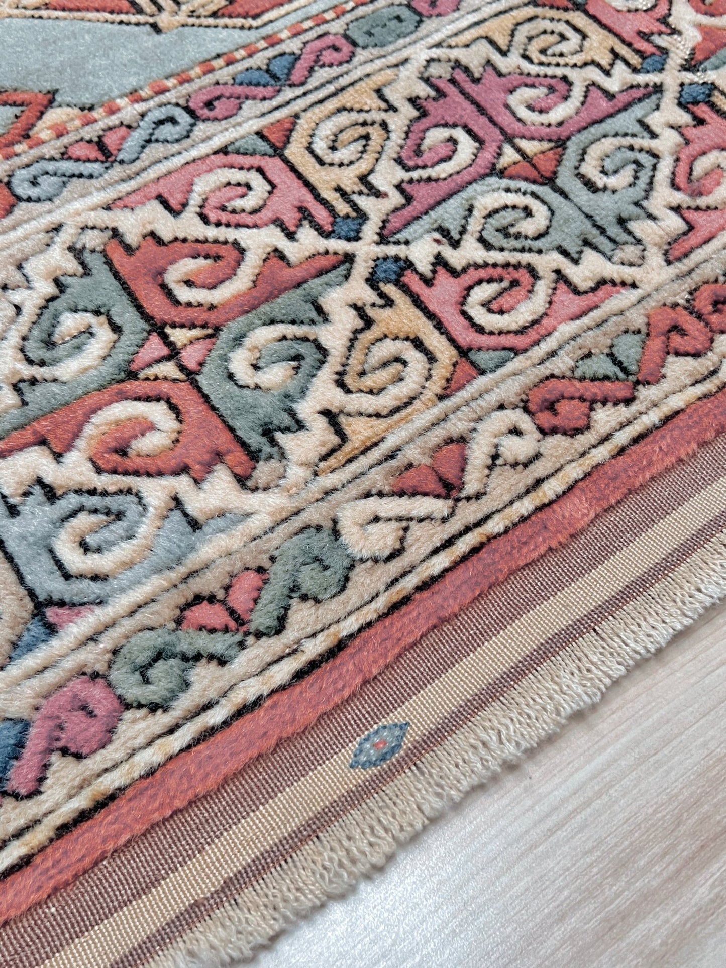 Vintage vibrant turkish rug for living room bedroom dining office. rug shop San Francisco Bay Area. Buy rug online