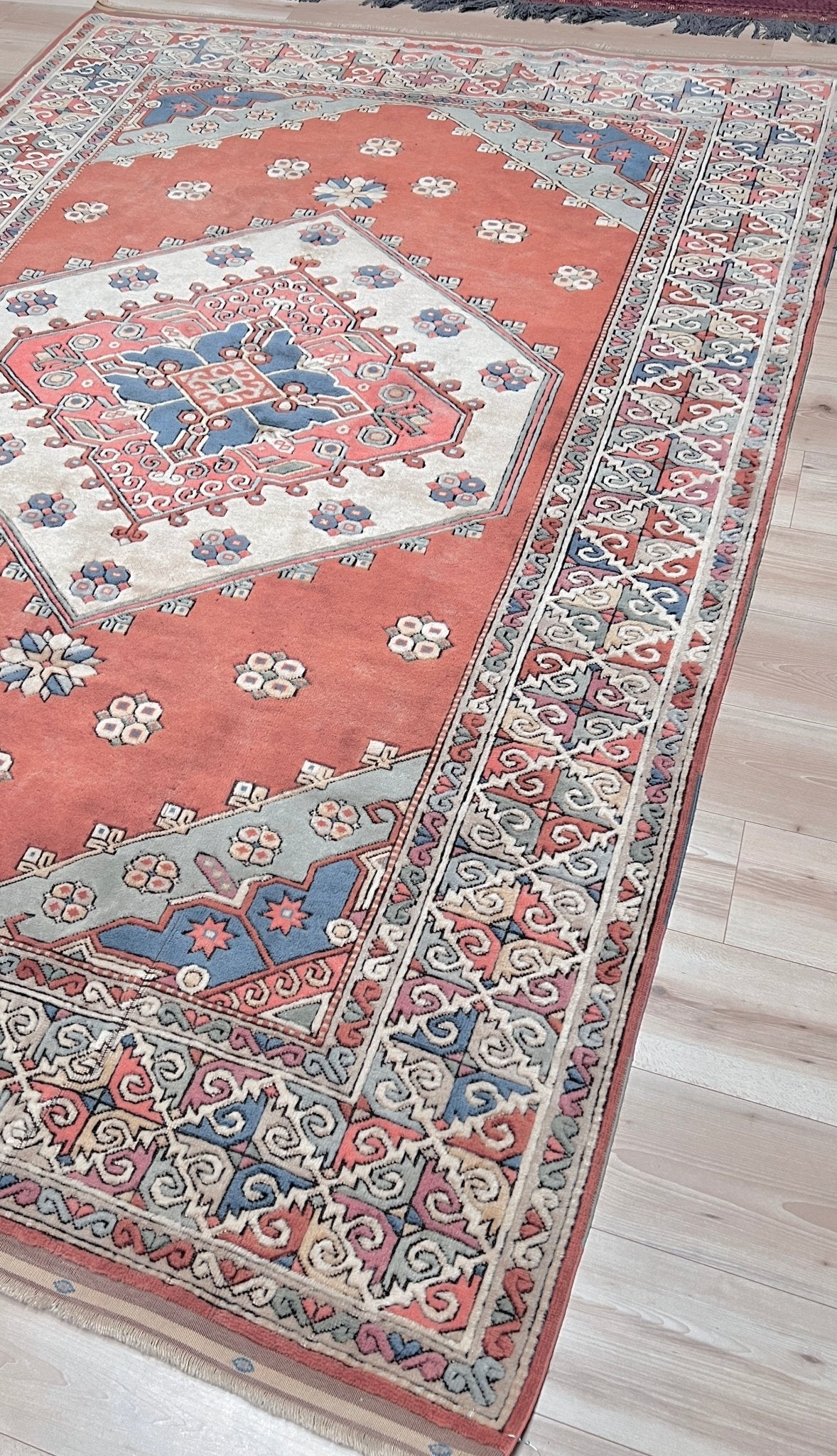 Vintage vibrant turkish rug for living room bedroom dining office. rug shop San Francisco Bay Area. Buy rug online