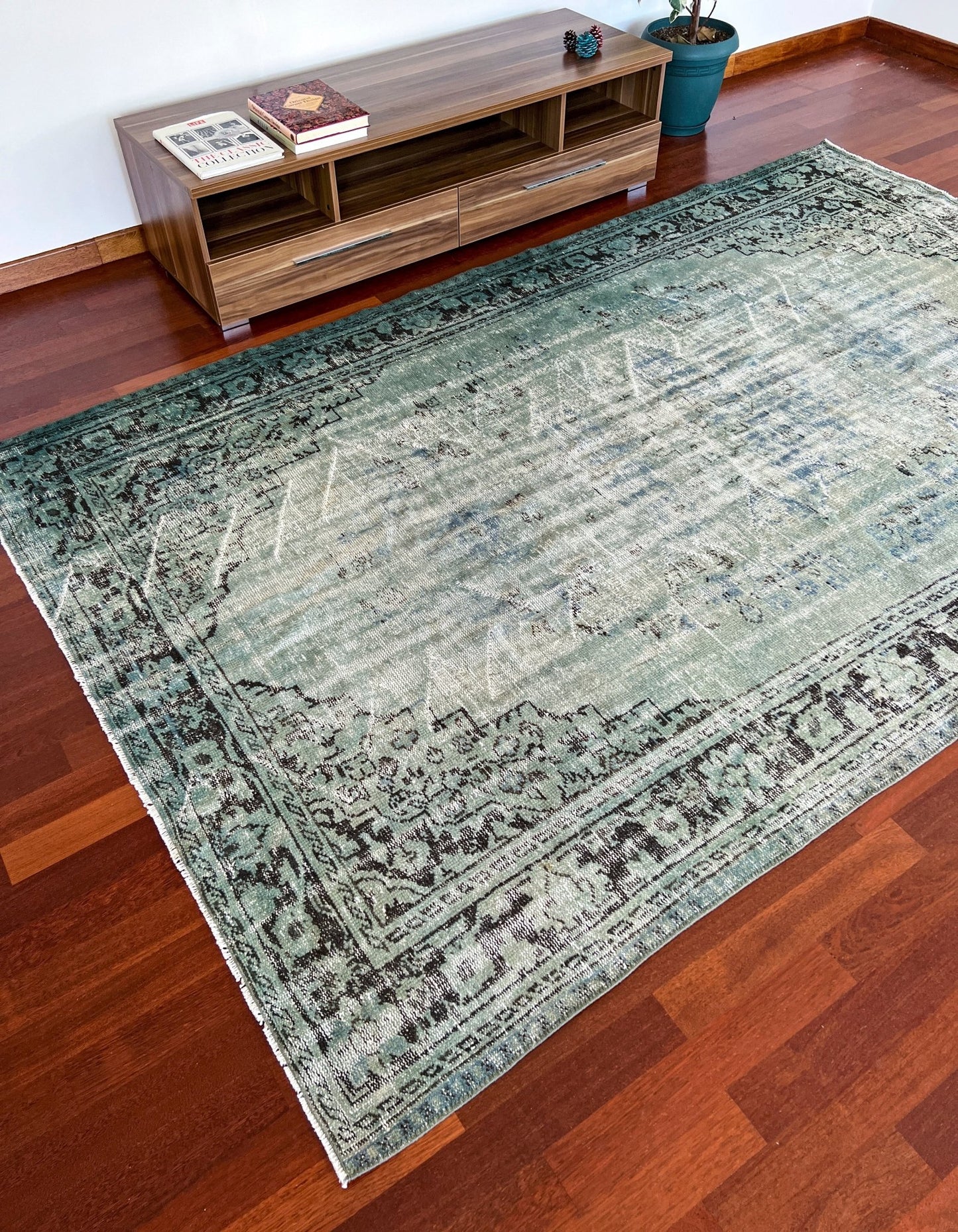 Green disstressed turkish rug san francisco bay area vintage rug palo alto oriental rug berkeley buy handmade rug online