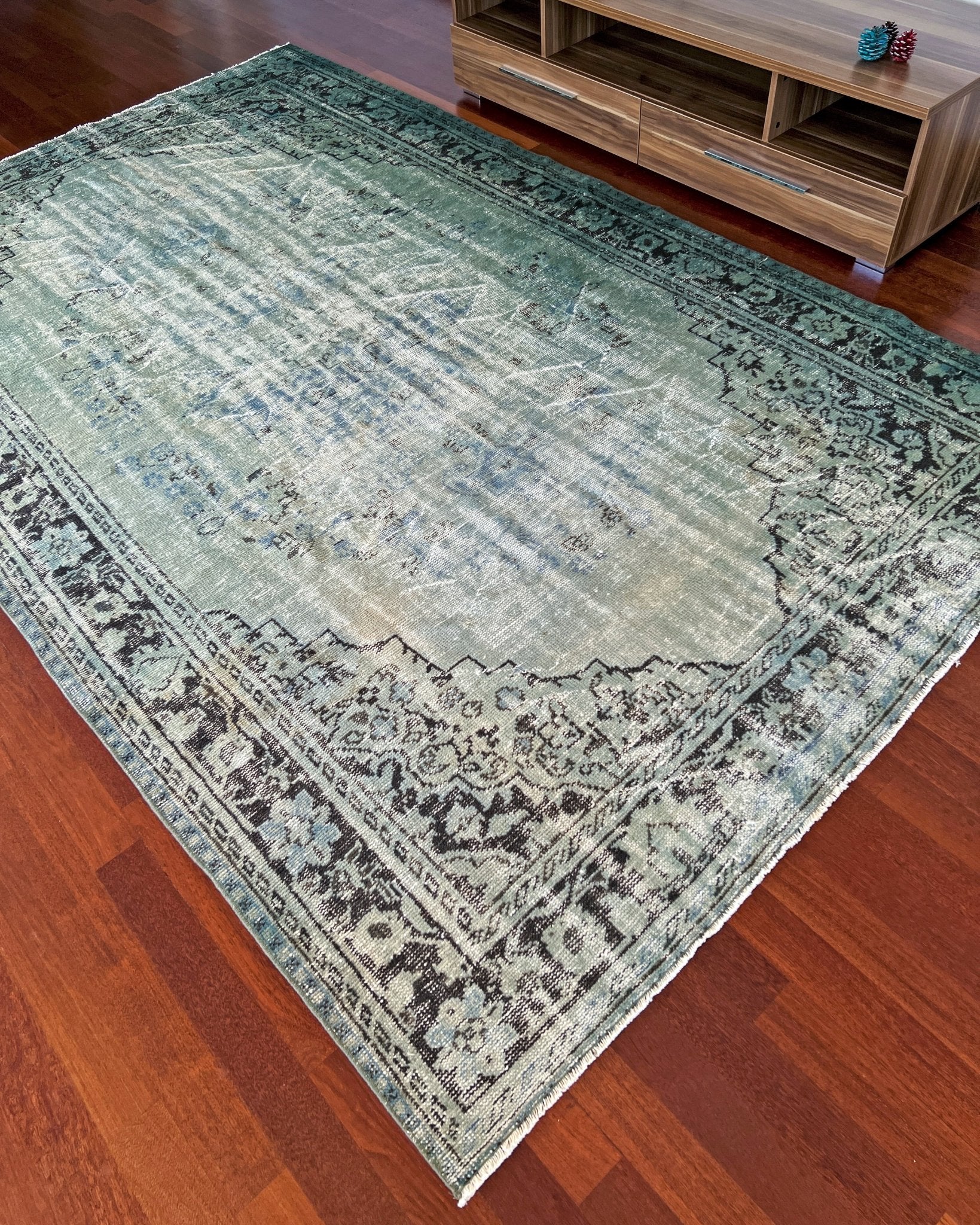 Green disstressed turkish rug san francisco bay area vintage rug palo alto oriental rug berkeley buy handmade rug online