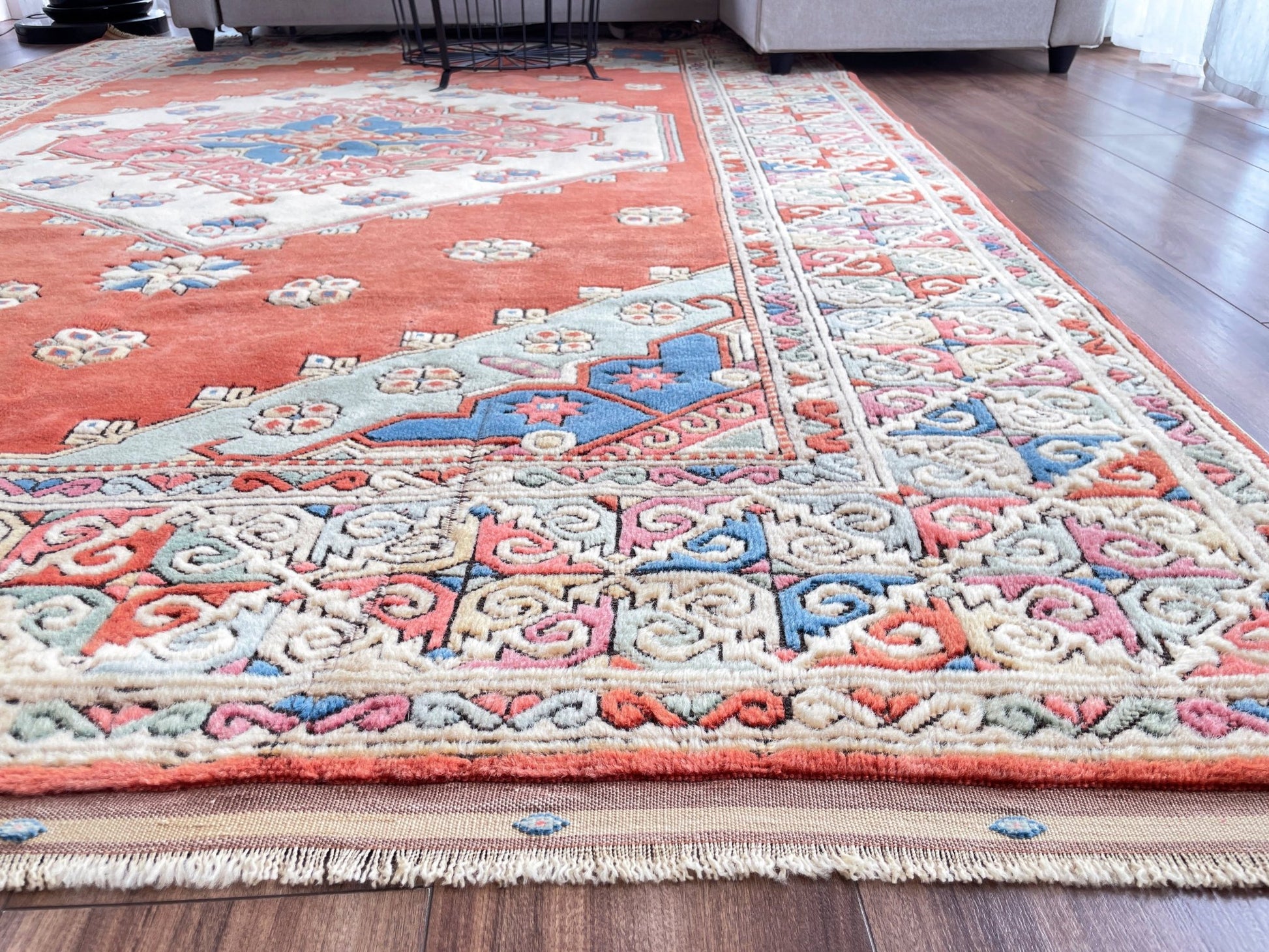 Vintage vibrant turkish rug for living room bedroom dining office. rug shop San Francisco Bay Area. Buy rug online