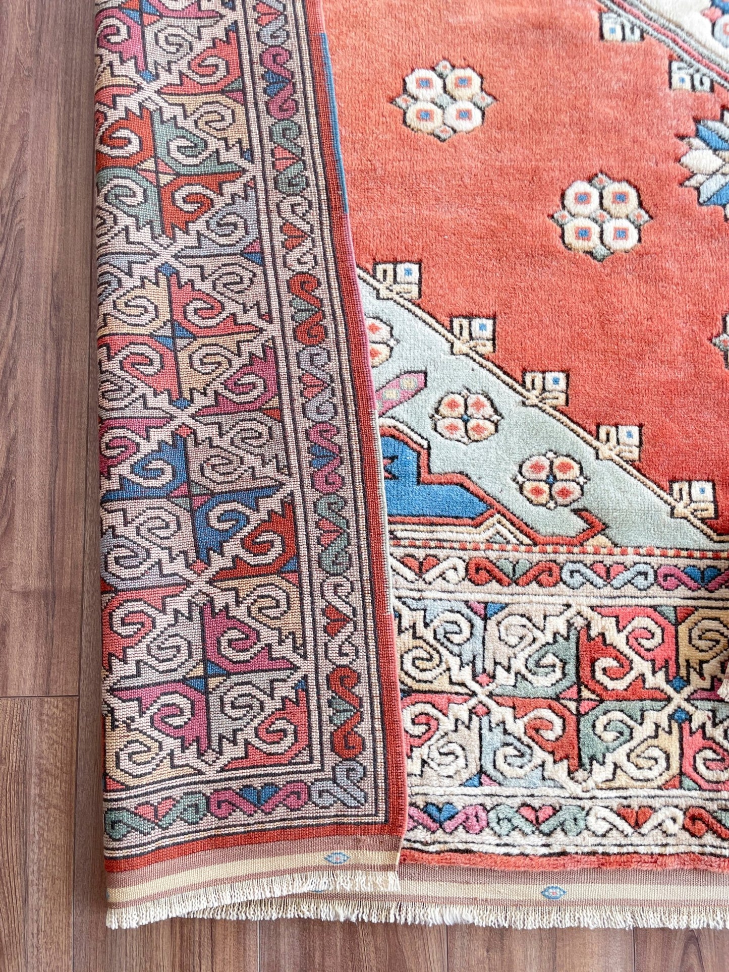 Vintage vibrant turkish rug for living room bedroom dining office. rug shop San Francisco Bay Area. Buy rug online