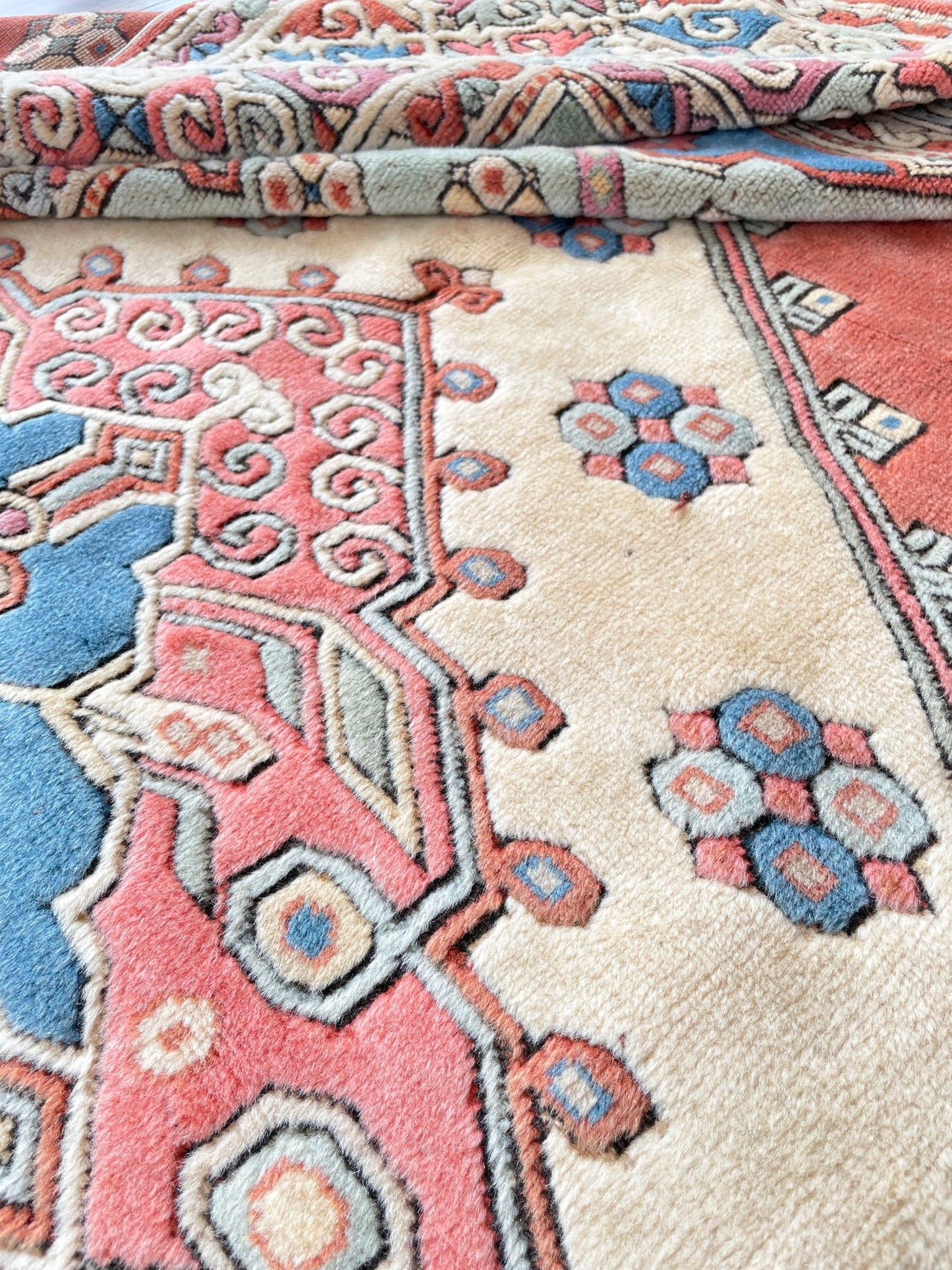 Vintage vibrant turkish rug for living room bedroom dining office. rug shop San Francisco Bay Area. Buy rug online