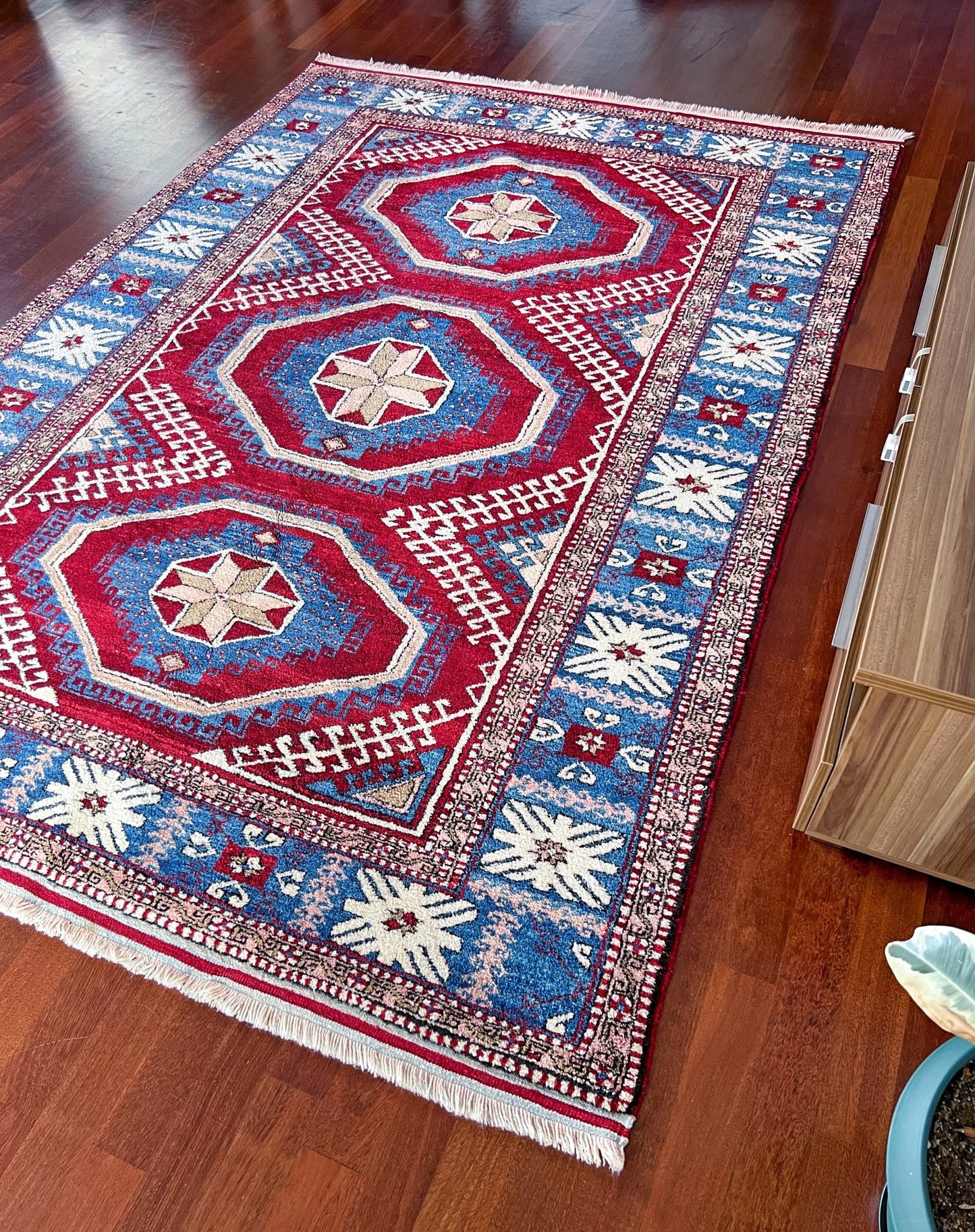 Dazkiri large turkish rug shop san francisco bay area. Wool handmade rug shop.