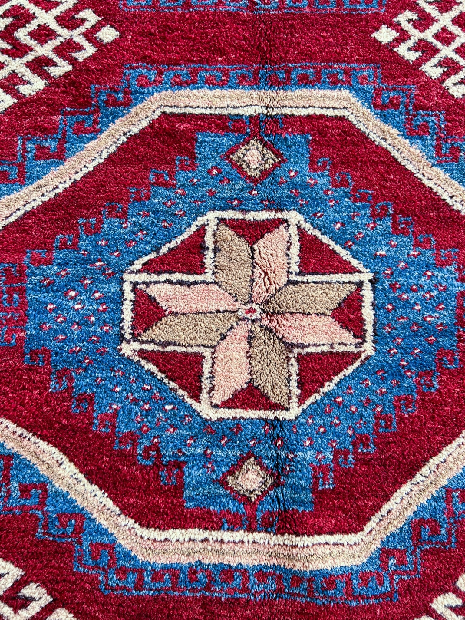 Dazkiri large turkish rug shop san francisco bay area. Wool handmade rug shop.