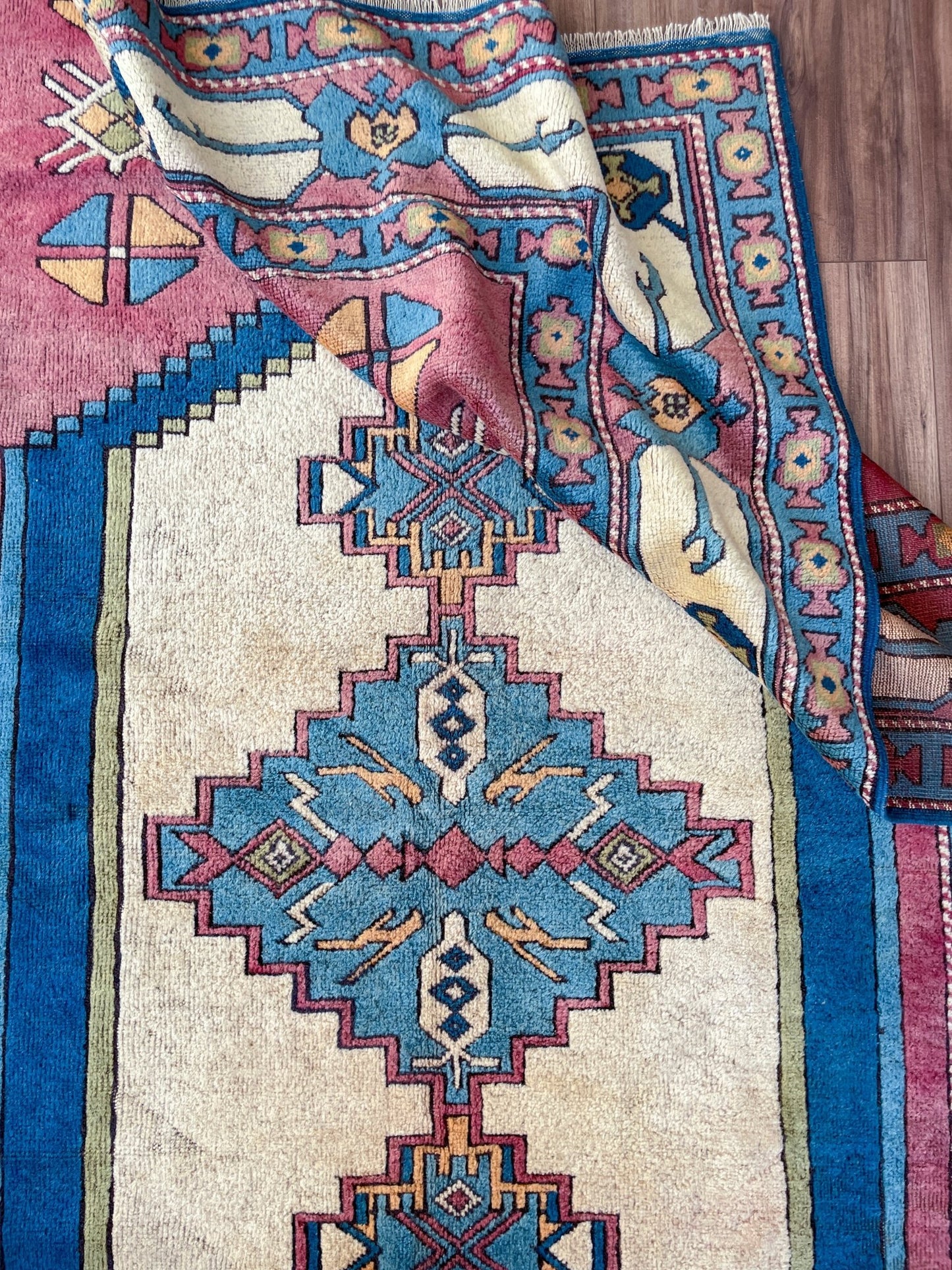 Sultanhani Turkish Rug Shop San francisco bay area. Oriental vintage rug shop berkeley buy rugs online toronto canada