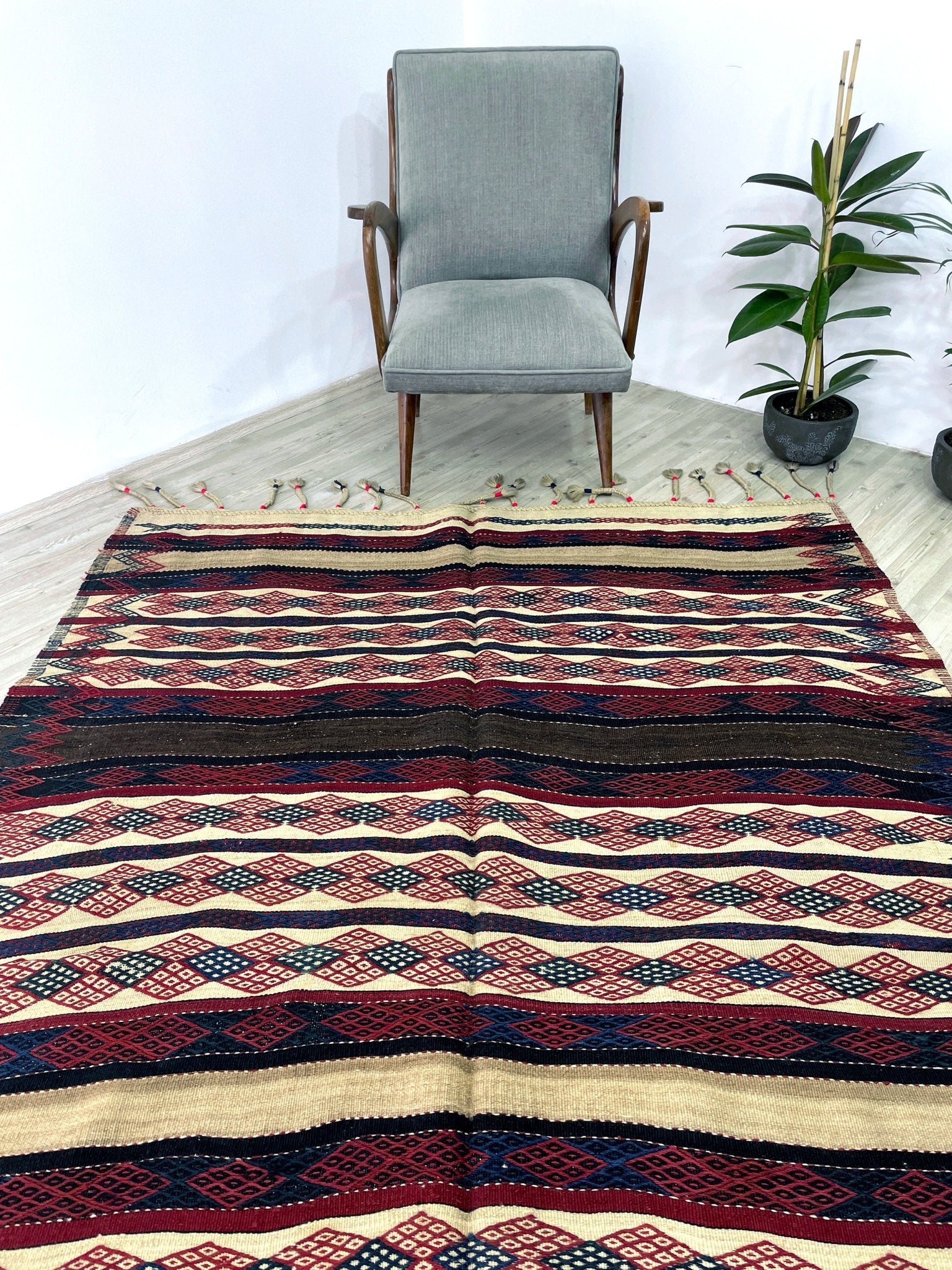 Vintage kilim rug San Francisco Bay area. California rug store, rug shop, local shop, vintage rug, modern kilim