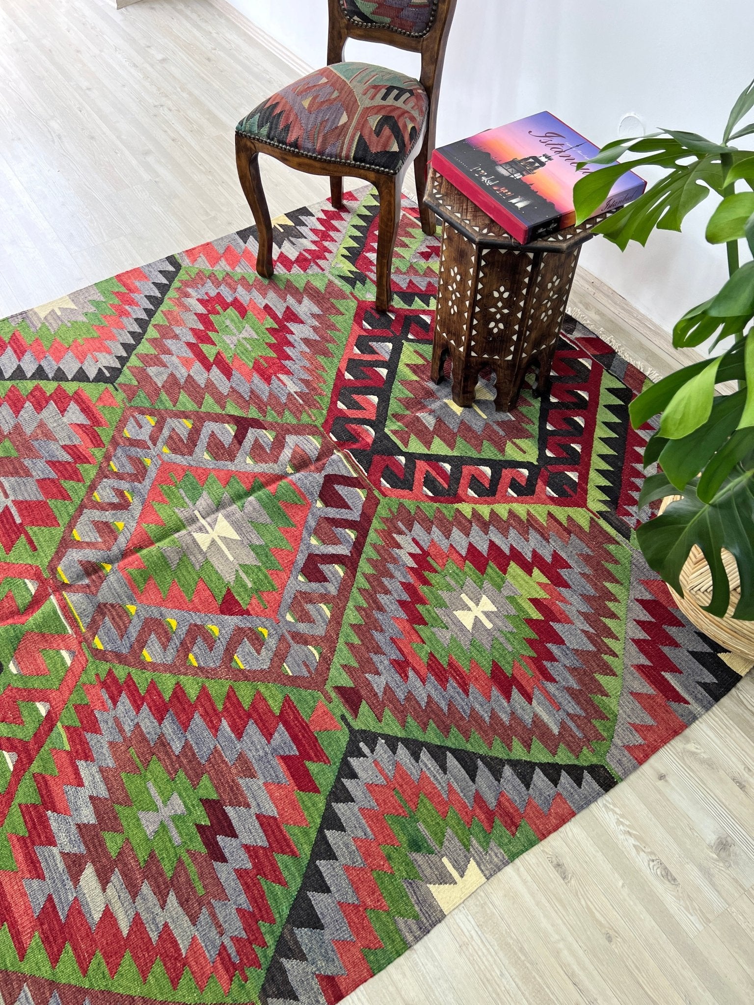 Oushak Esme Kilim vintage turkish rug shop san francisco bay area. Rug store palo alto berkeley buy vintage rug online