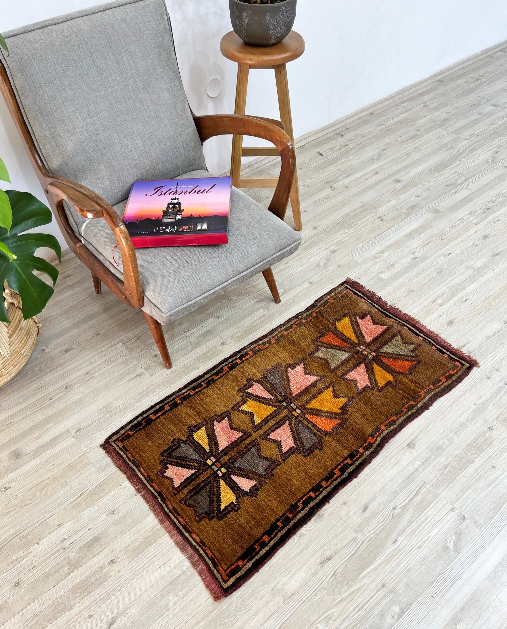 Turkish mini rug. Handmade wool small rug doormat bath mat. Turkish rug shop san francisco bay area.