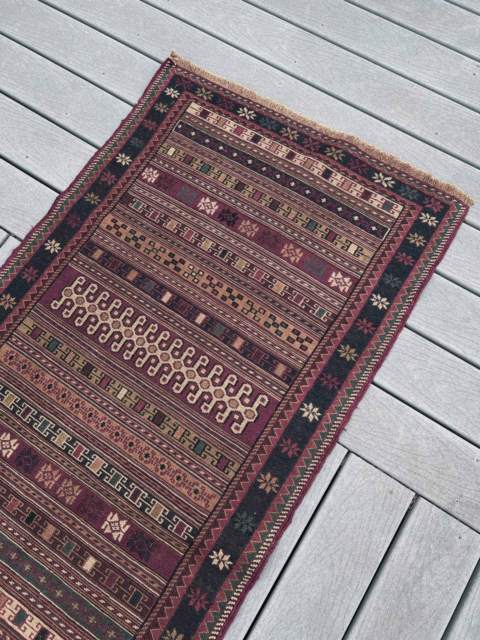 Rahrah Soumak Small Persian Runner Rug. Oriental Rug shop San Francisco Bay Area. Buy handmade rug online free shipping