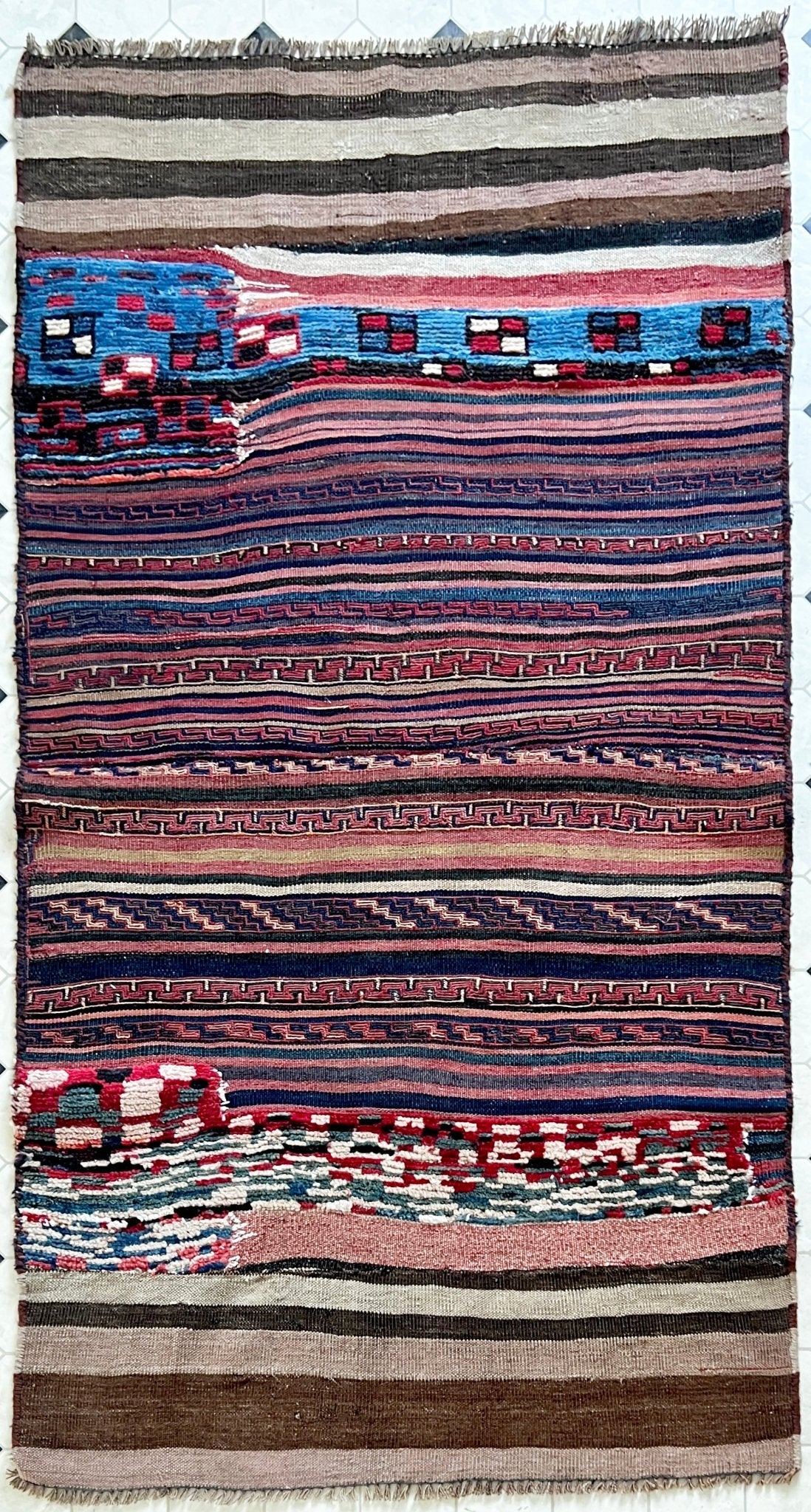 bakhtiari saddle bag persian rug. Small oriental rug wall hanging. Vintage rug store berkeley san francisco bay area.