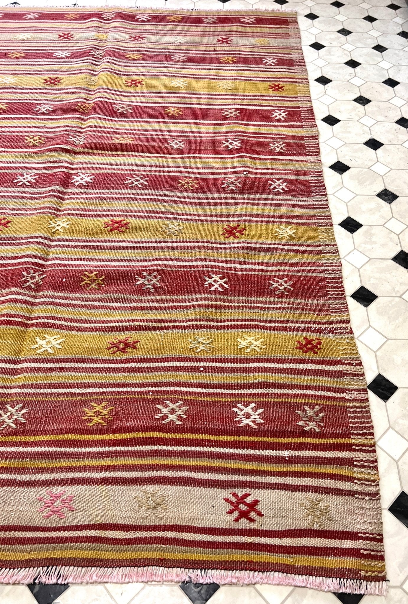 Pergamum Vintage Turkish Kilim rug shop berkeley. Oriental rug shop los gatos, palo alto. Buy Turkish kilim rug online