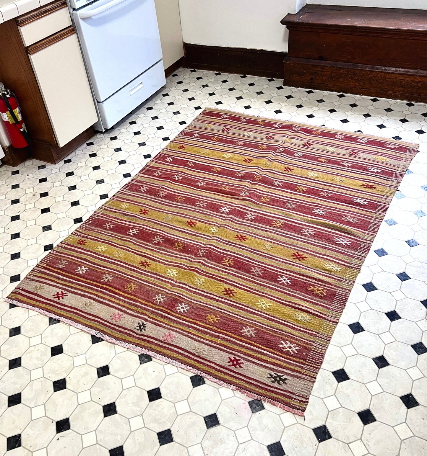 Pergamum Vintage Turkish Kilim rug shop berkeley. Oriental rug shop los gatos, palo alto. Buy Turkish kilim rug online