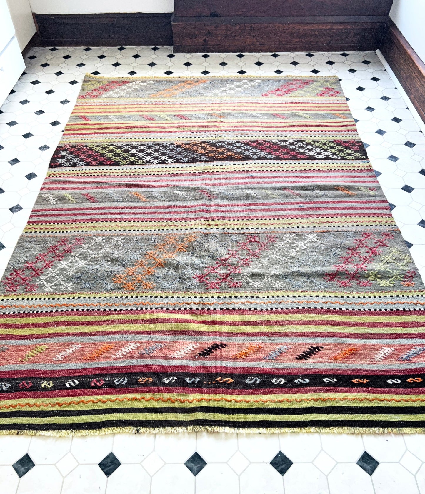 Balikesir Turkish kilim rug. Vintage rug shop San francisco bay area berkeley los altos. Oriental rug store.