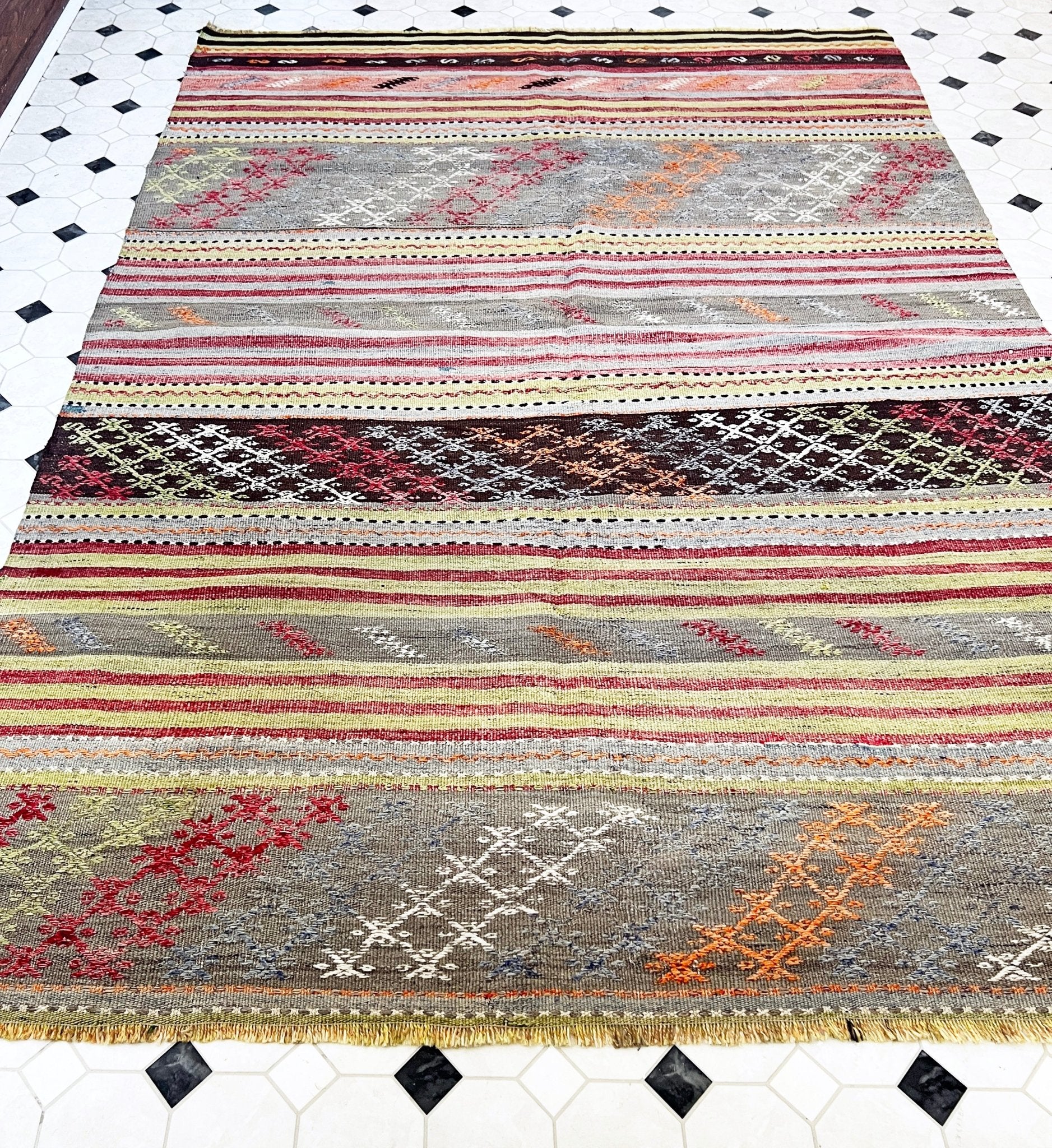 Balikesir Turkish kilim rug. Vintage rug shop San francisco bay area berkeley los altos. Oriental rug store.