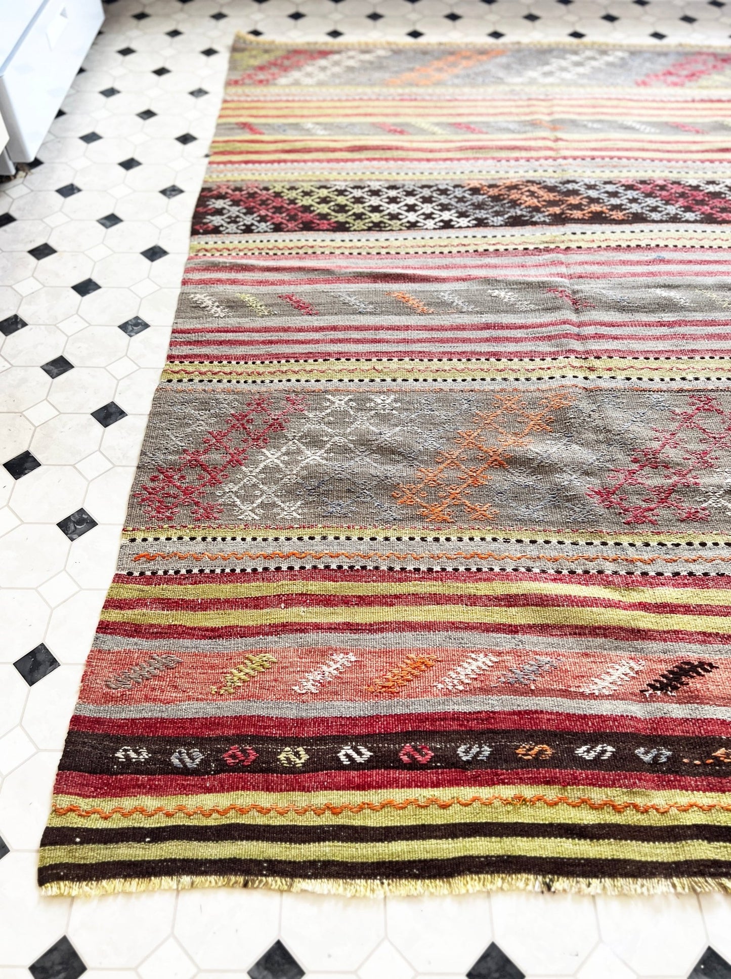 Balikesir Turkish kilim rug. Vintage rug shop San francisco bay area berkeley los altos. Oriental rug store.