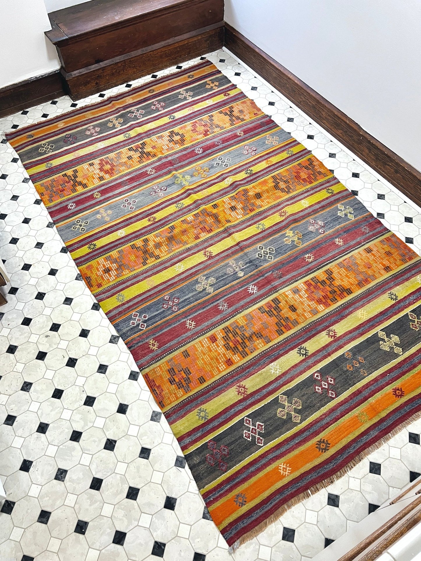 Selendi handmade wool Vintage Turkish Kilim Rug shop berkeley Canada, California. Oriental rug shop san francisco bay area