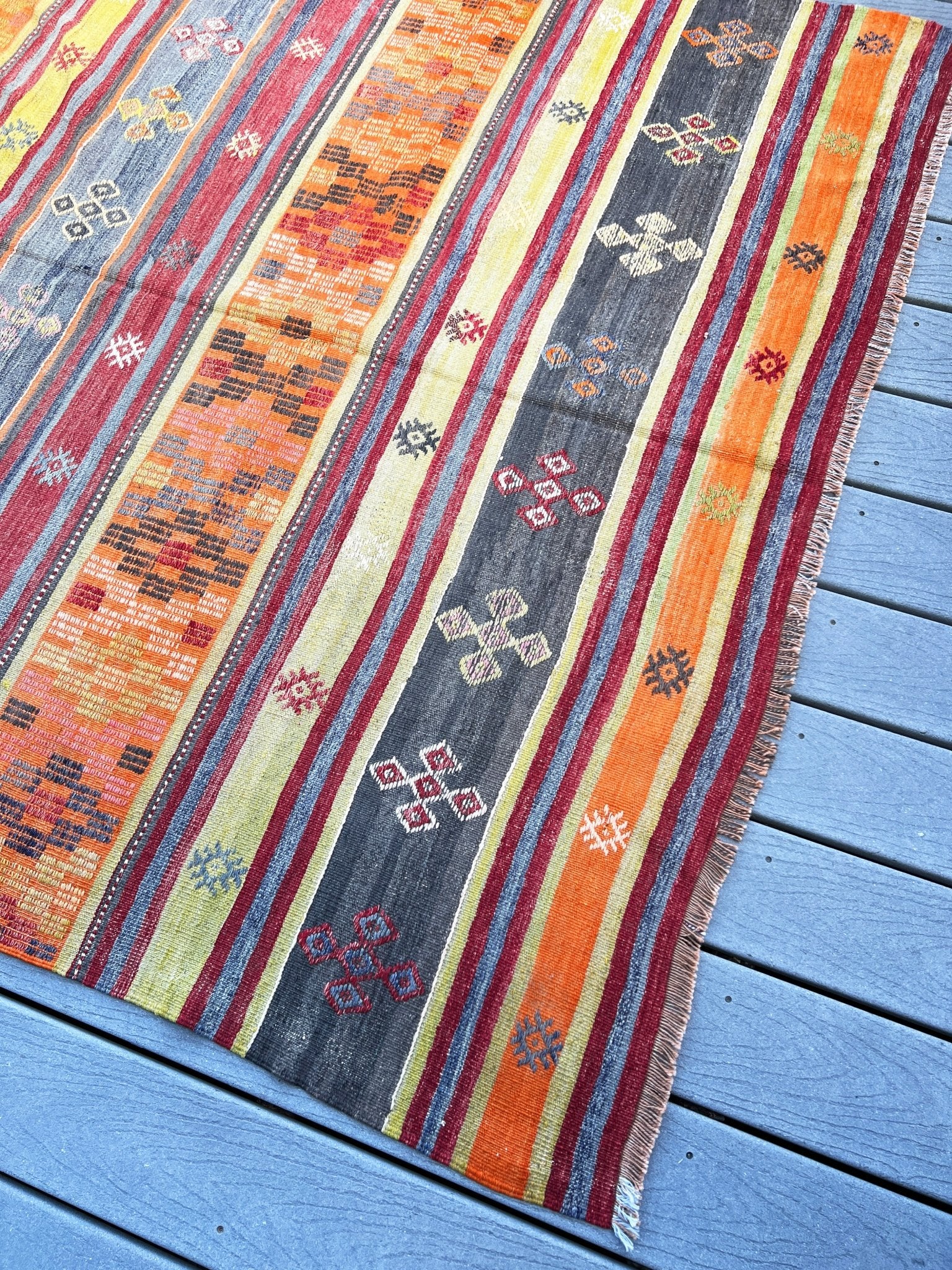 Selendi handmade wool Vintage Turkish Kilim Rug shop berkeley Canada, California. Oriental rug shop san francisco bay area