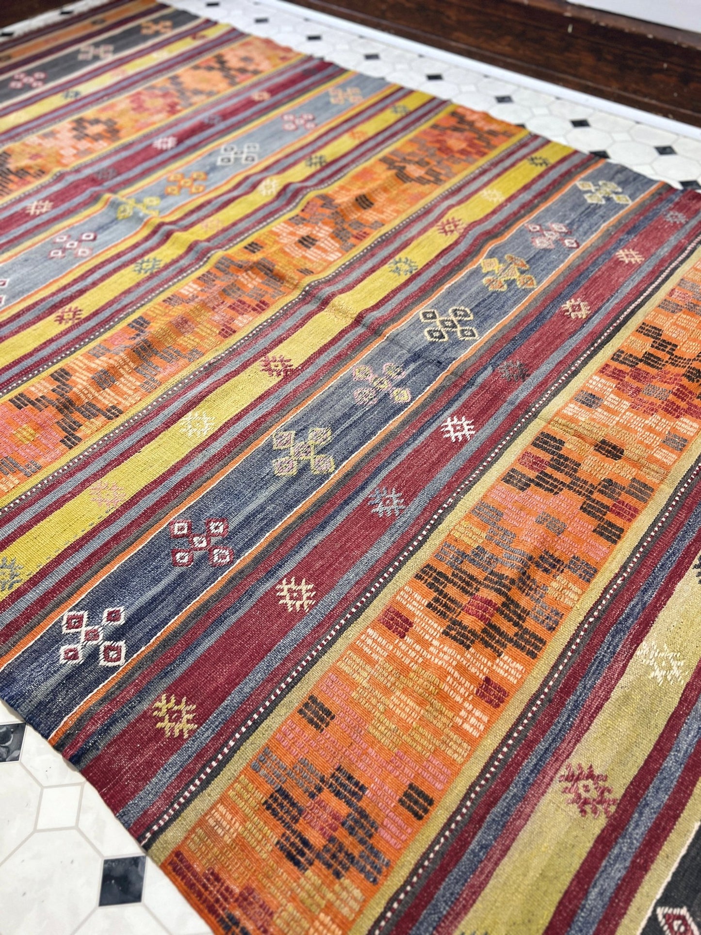 Selendi handmade wool Vintage Turkish Kilim Rug shop berkeley Canada, California. Oriental rug shop san francisco bay area