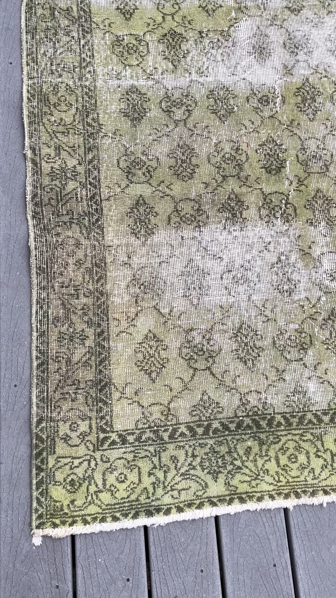 Green Large Distressed Turkish Rug. Vintage rug store Berkeley Palo Alto. Oriental rug los altos, los gatos,berkeley. Buy bintage rug online free shipping to US, Canada, California, Toronto.