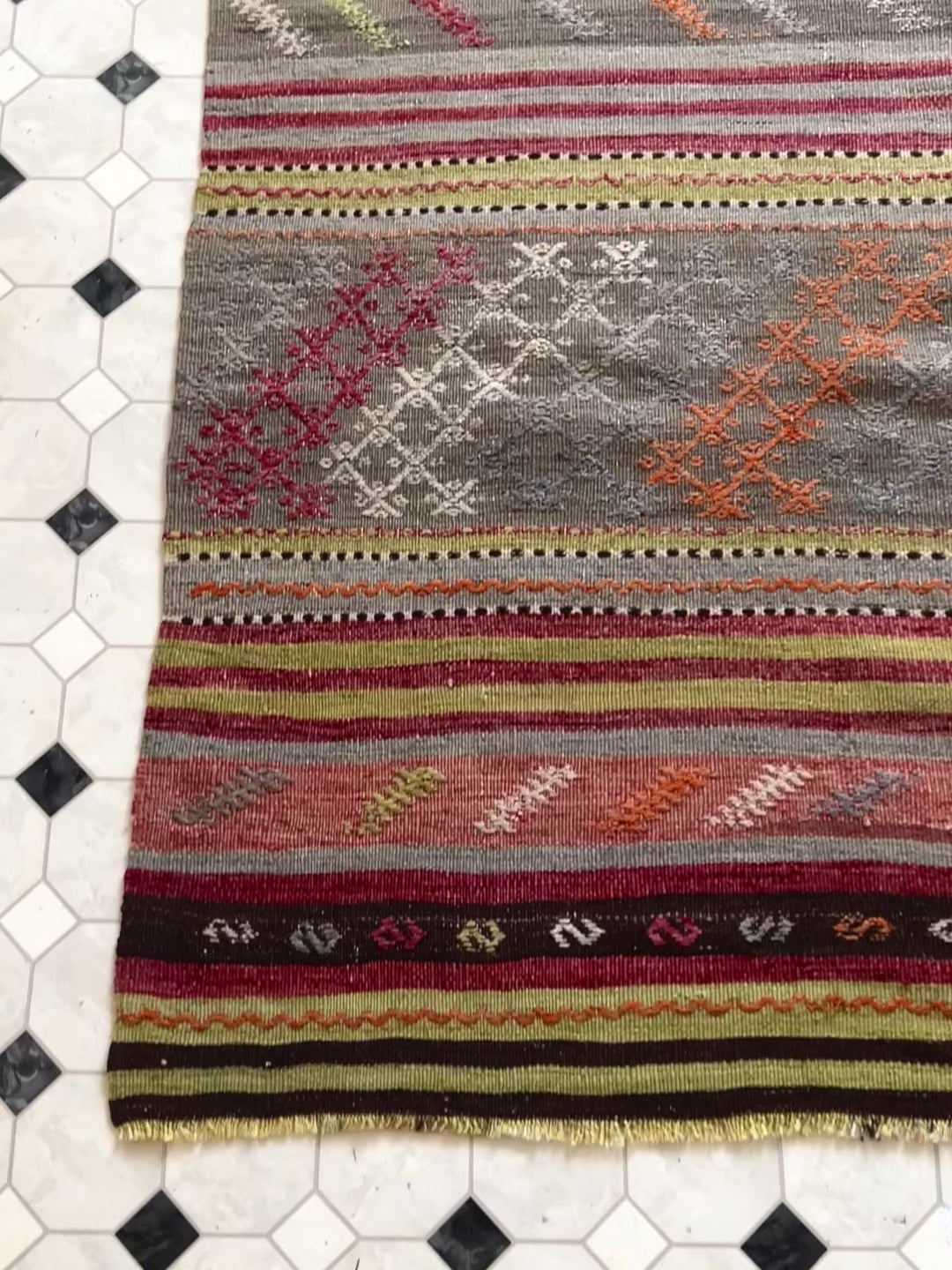 Balikesir Turkish kilim rug. Vintage anatolian rug shop berkeley los altos. Oriental rug store los gatos palo alro. San francisco bay area rug store. Buy rugs online free shipping to USA, Canada, Toronto, California.