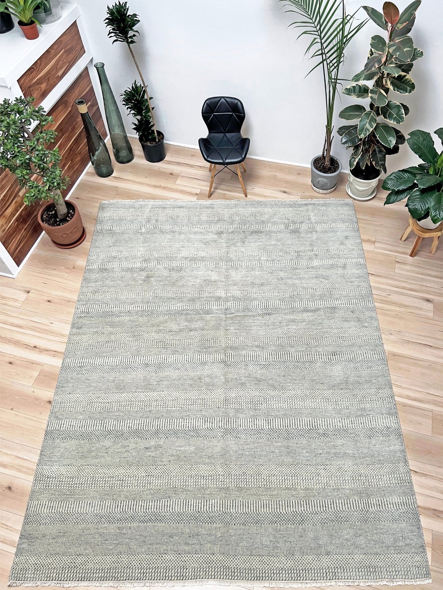https://indigo-rugs.com/cdn/shop/products/d16350-savannah-indian-rug-handmade-oriental-rugs-8_1x10_2-22-238777_1445x.jpg?v=1702956058