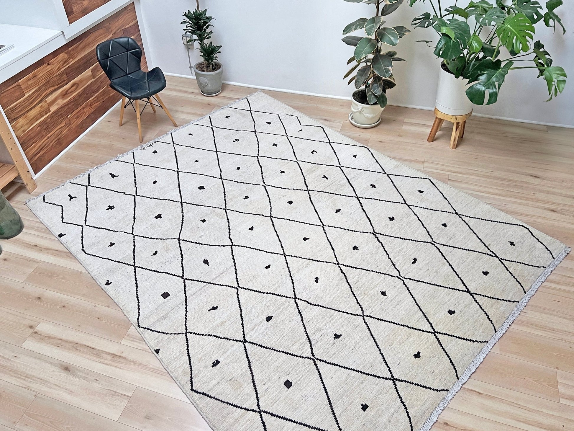 Minimalist Moroccan wool rug. White handmade rug shop san francisco bay area. 