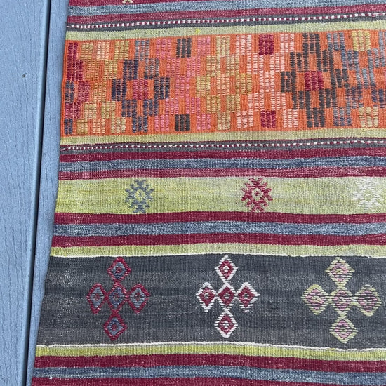 Selendi Kilim Vintage Turkish Rug. Kilim shop berkeley Canada, California. Vintage rug shop palo alto, san mateo, los altos. Oriental rug shop los gatos, san franncisco.  Buy oriental rugs vintage kilim online free shipping ro Canada, USA.