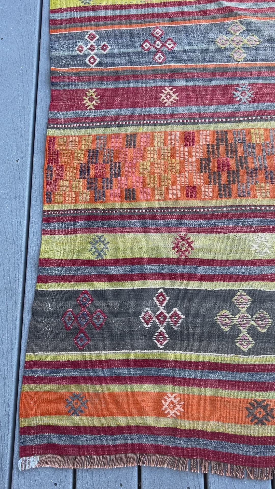 Selendi Kilim Vintage Turkish Rug. Kilim shop berkeley Canada, California. Vintage rug shop palo alto, san mateo, los altos. Oriental rug shop los gatos, san franncisco.  Buy oriental rugs vintage kilim online free shipping ro Canada, USA.