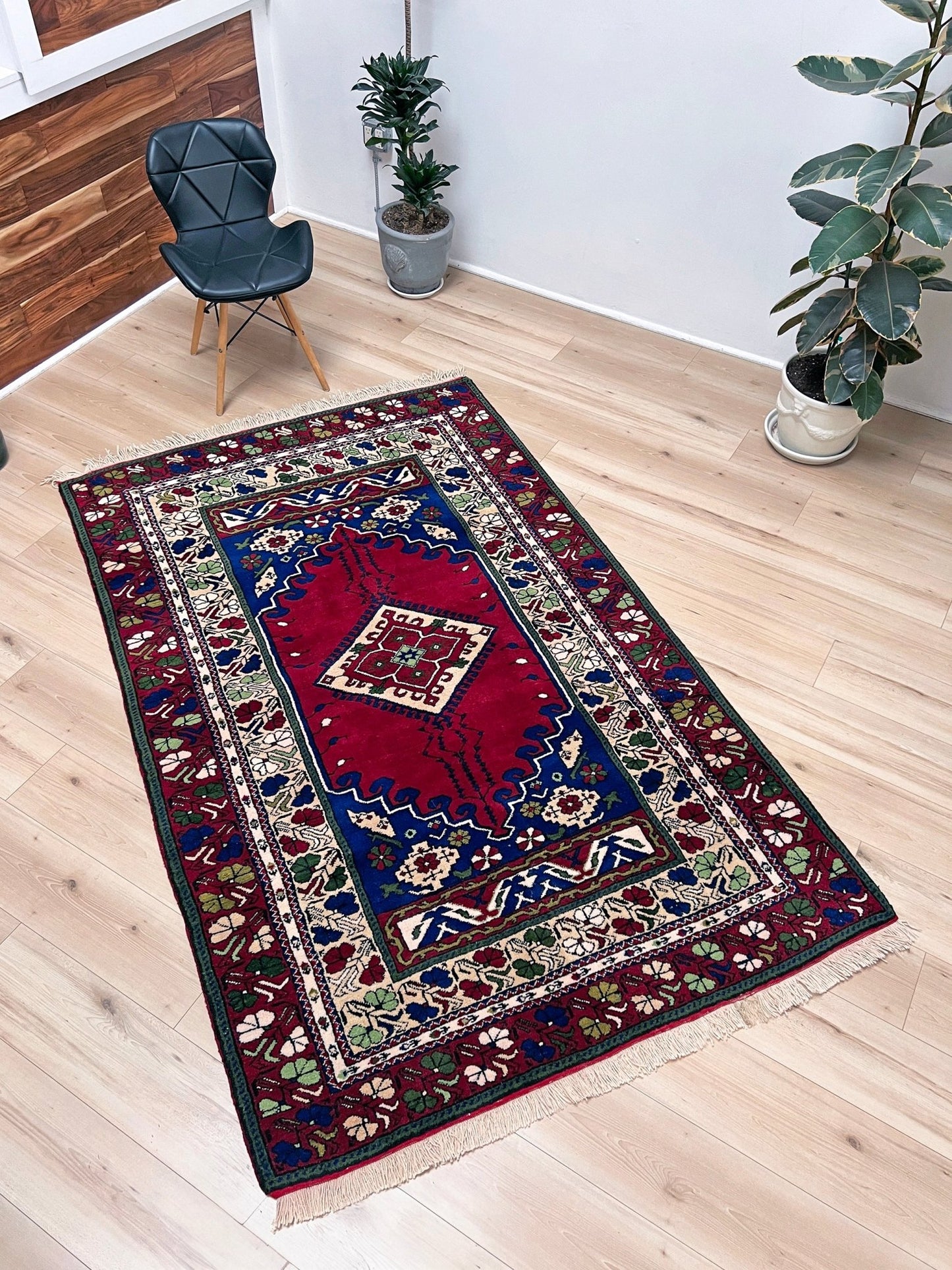 Vintage Turkish rug shop san francisco bay area. Handmade rug Menlo Park Palo Alto. Wool nursery rug. 