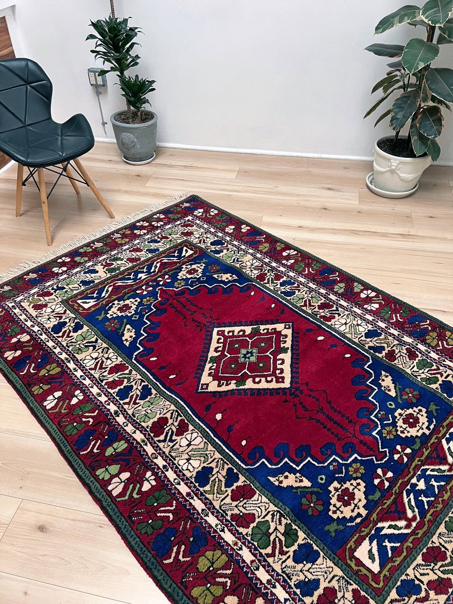 Vintage Turkish rug shop san francisco bay area. Handmade rug Menlo Park Palo Alto. Wool nursery rug. 